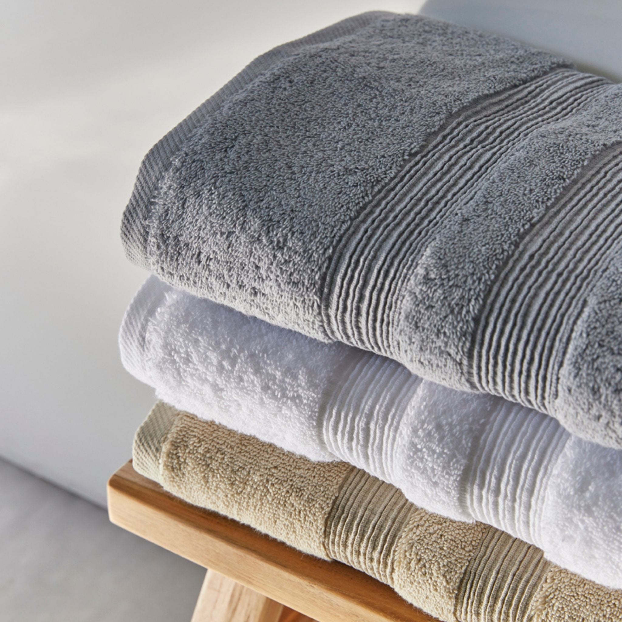 torres-novas-bath-elegance-plain-bath-towel-grey-lifestyle-8.jpg