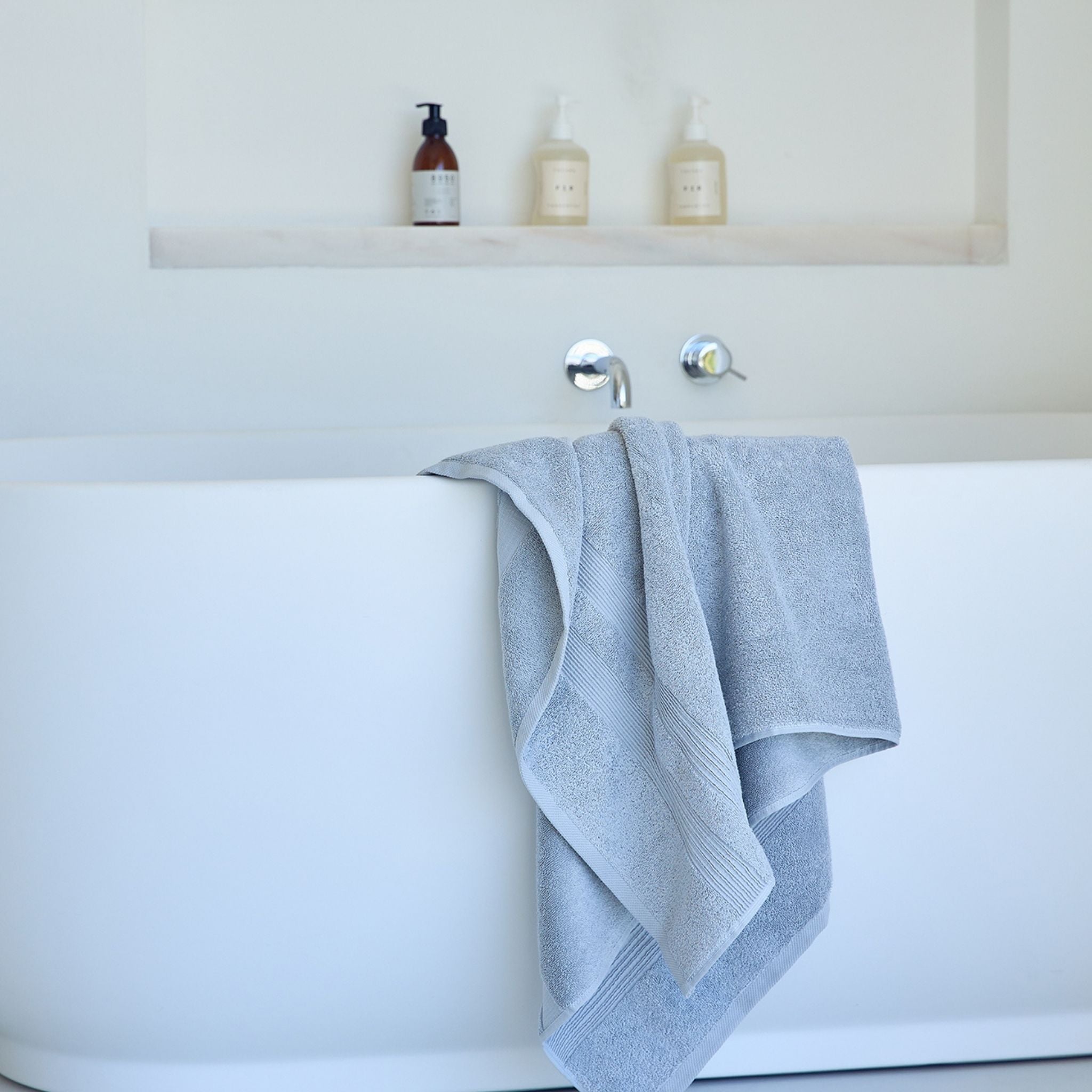 torres-novas-bath-elegance-plain-bath-towel-silver-grey-lifestyle-2.jpg