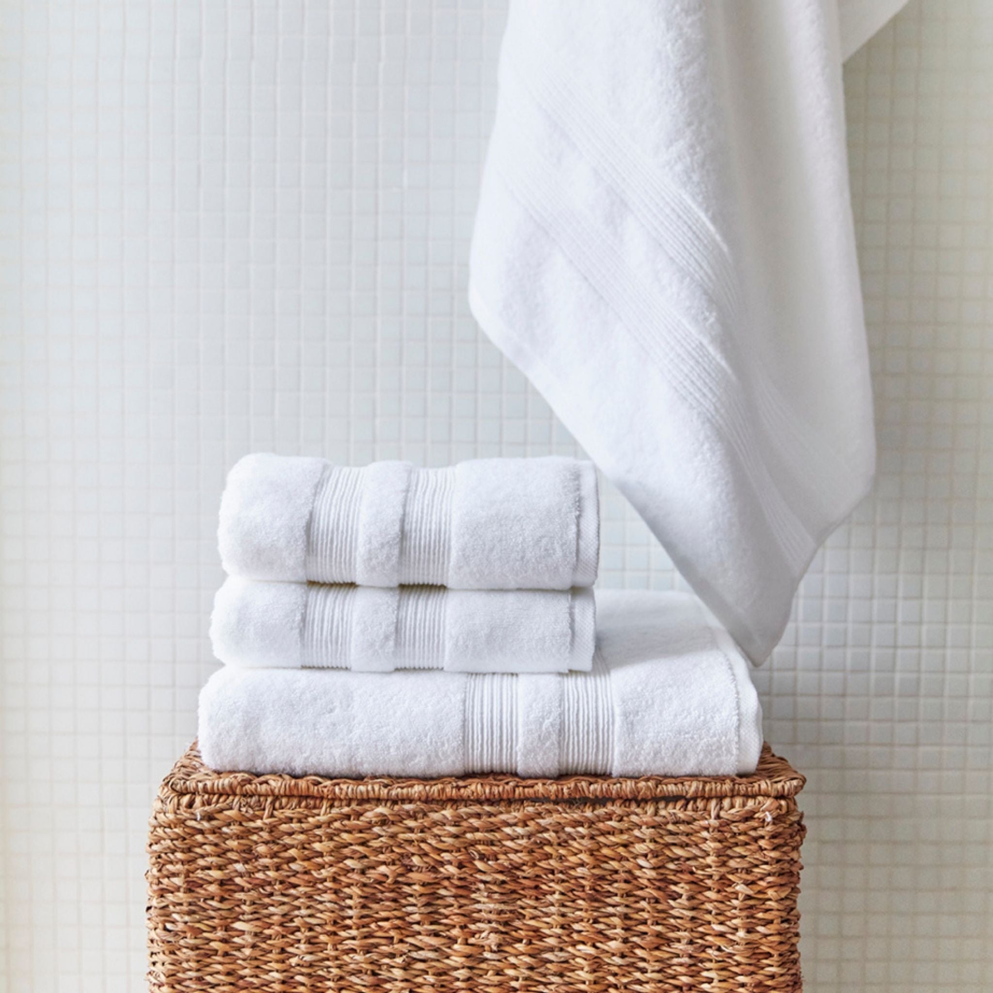 torres-novas-bath-elegance-plain-bath-towel-white-lifestyle-1.jpg