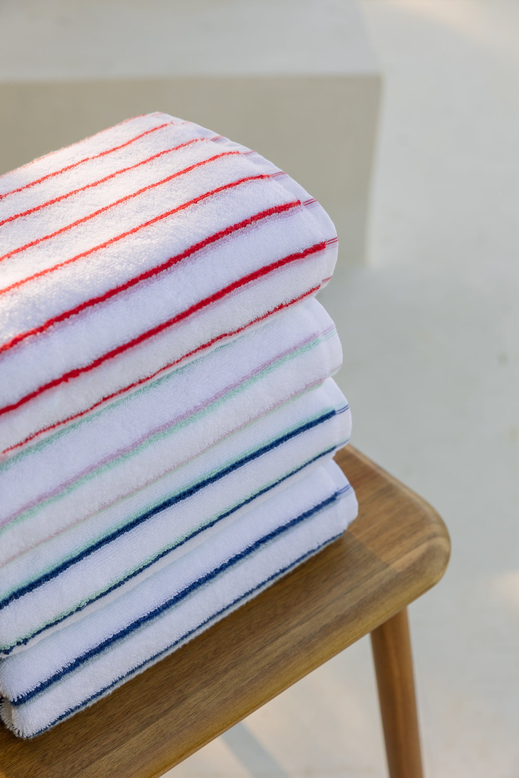torres-novas-lima-bath-towel-stripes-product-blue-green-grey-pink-red_02e17de1-7b38-41e6-b41c-8e1e0c8ce145.jpg