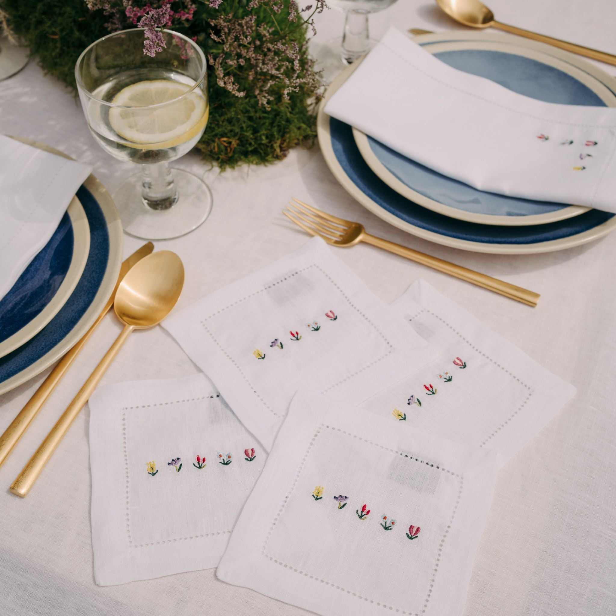 Mafra linen napkin with flower embroidery