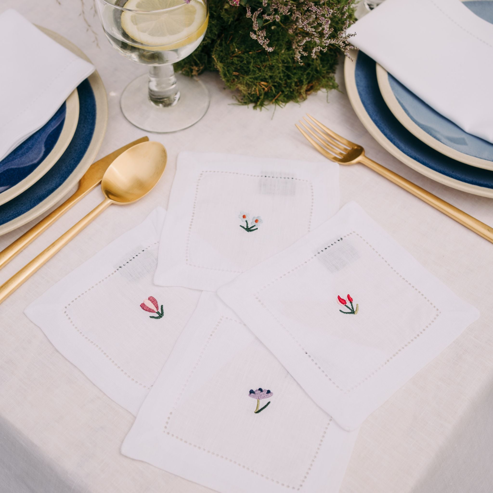 Mafra linen napkin with flower embroidery