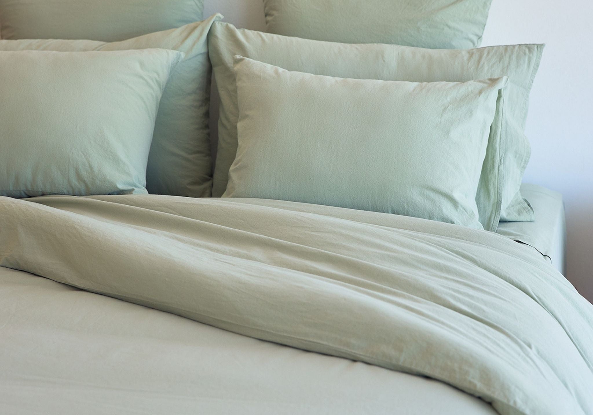 What is the best bed linen for hot weather?