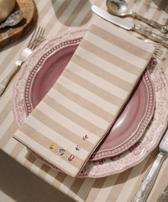 Barra napkin with flower embroidery