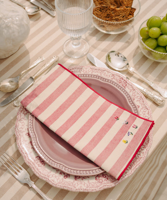Barra napkin with flower embroidery