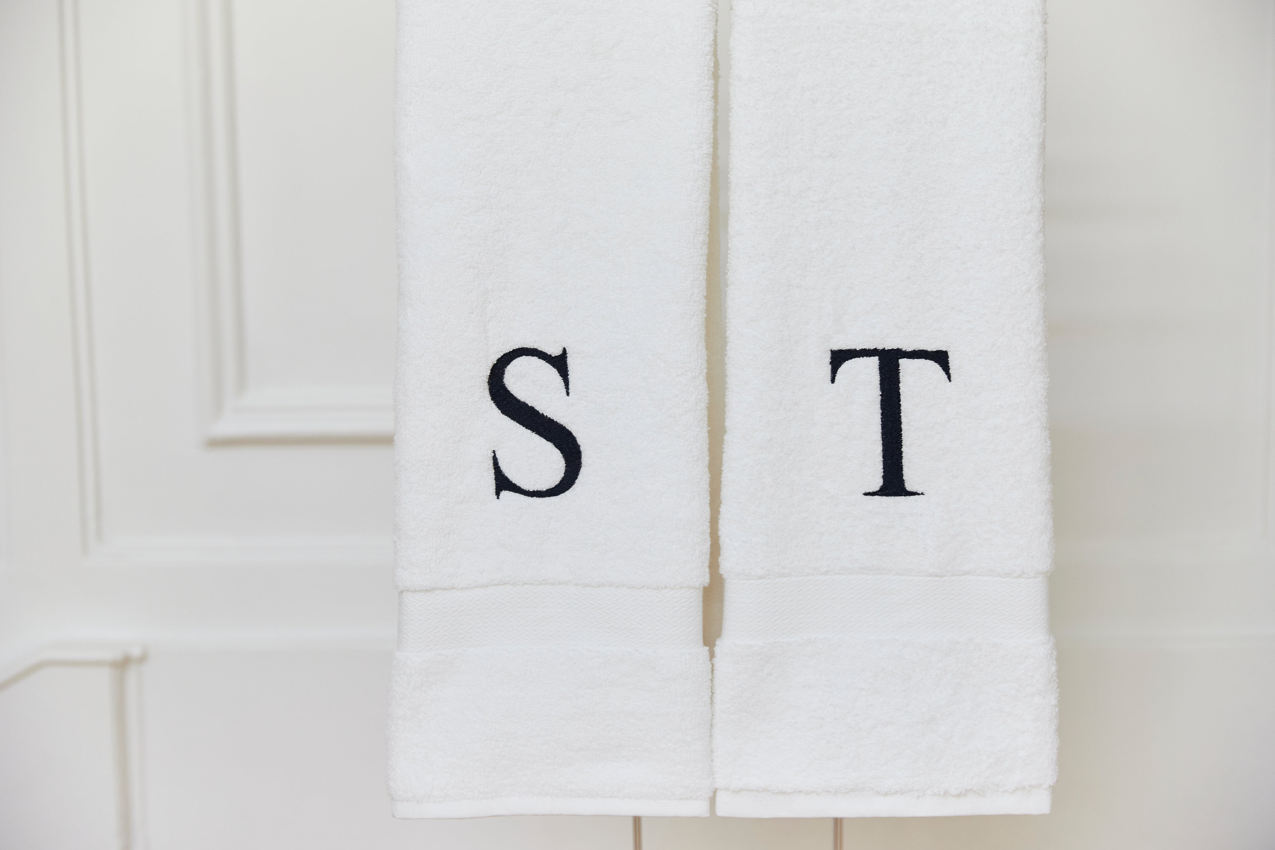 torres-novas-almonda-bath-towels-product-embroidery-white-4_1.jpg