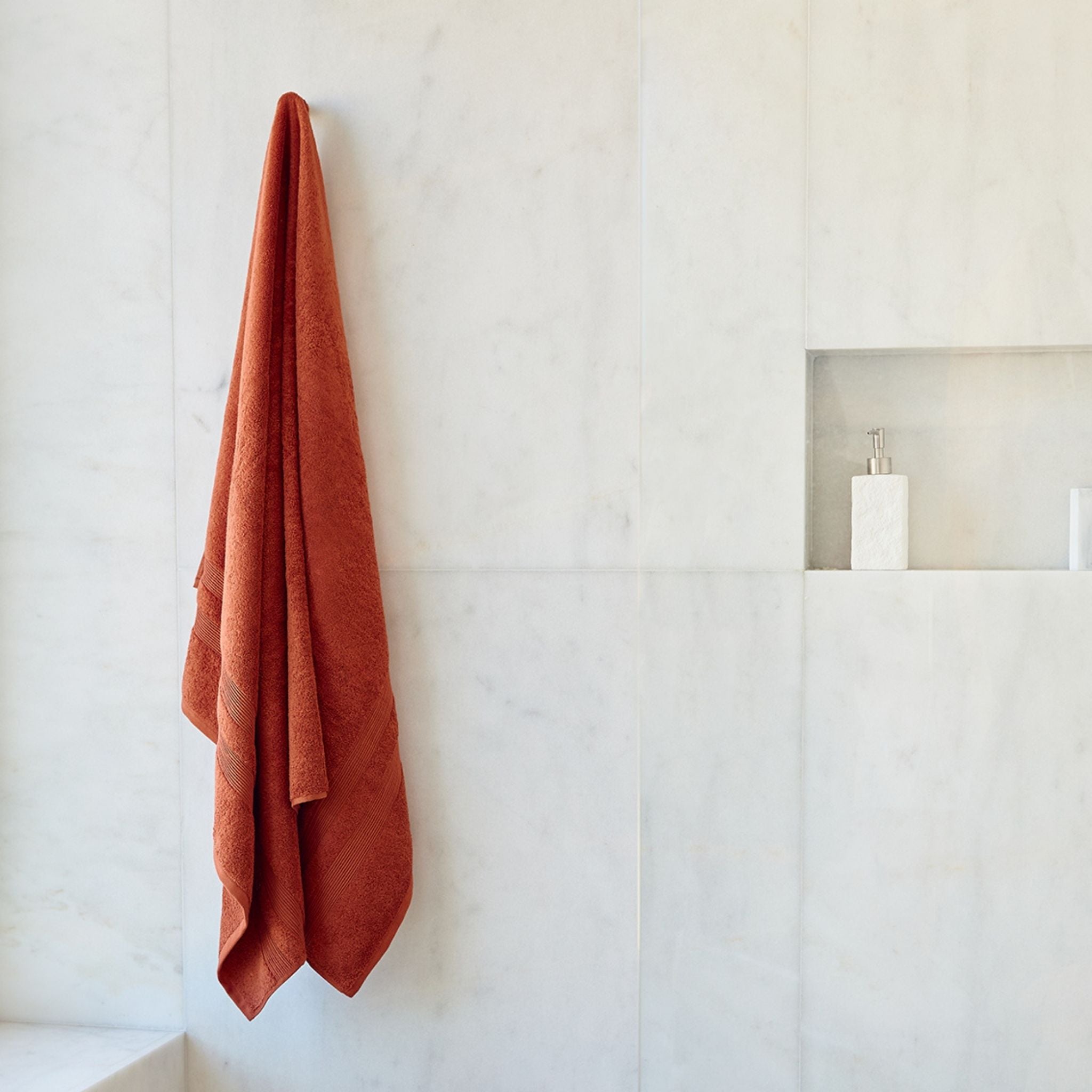 torres-novas-bath-elegance-plain-bath-towel-cognac-lifestyle-5.jpg