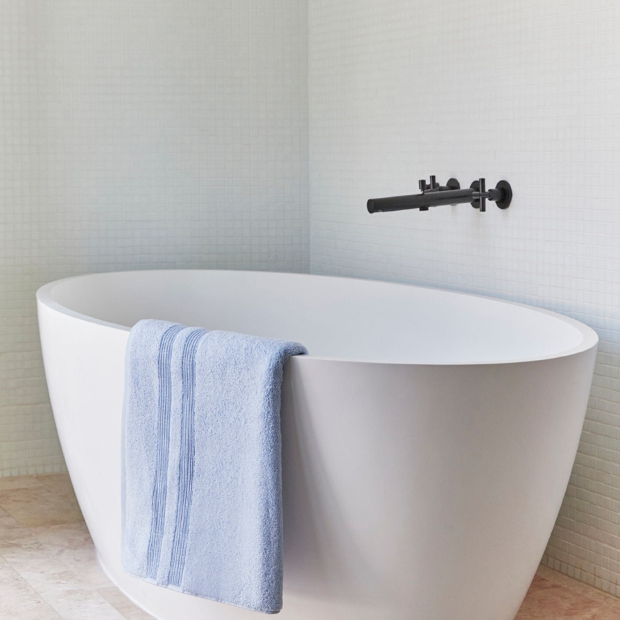 torres-novas-bath-elegance-plain-bath-towel-light-blue-lifestyle-5.jpg