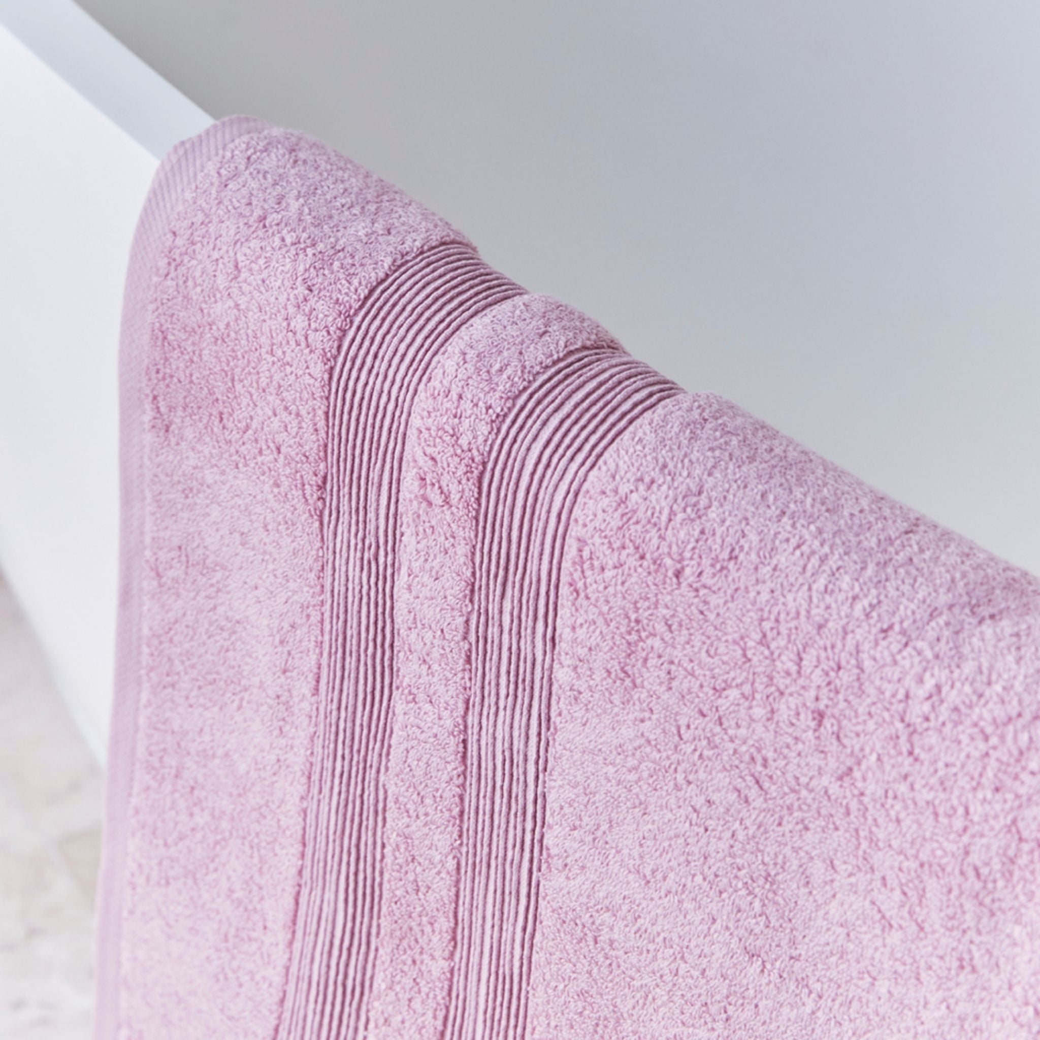 torres-novas-bath-elegance-plain-bath-towel-old-pink-lifestyle-3.jpg