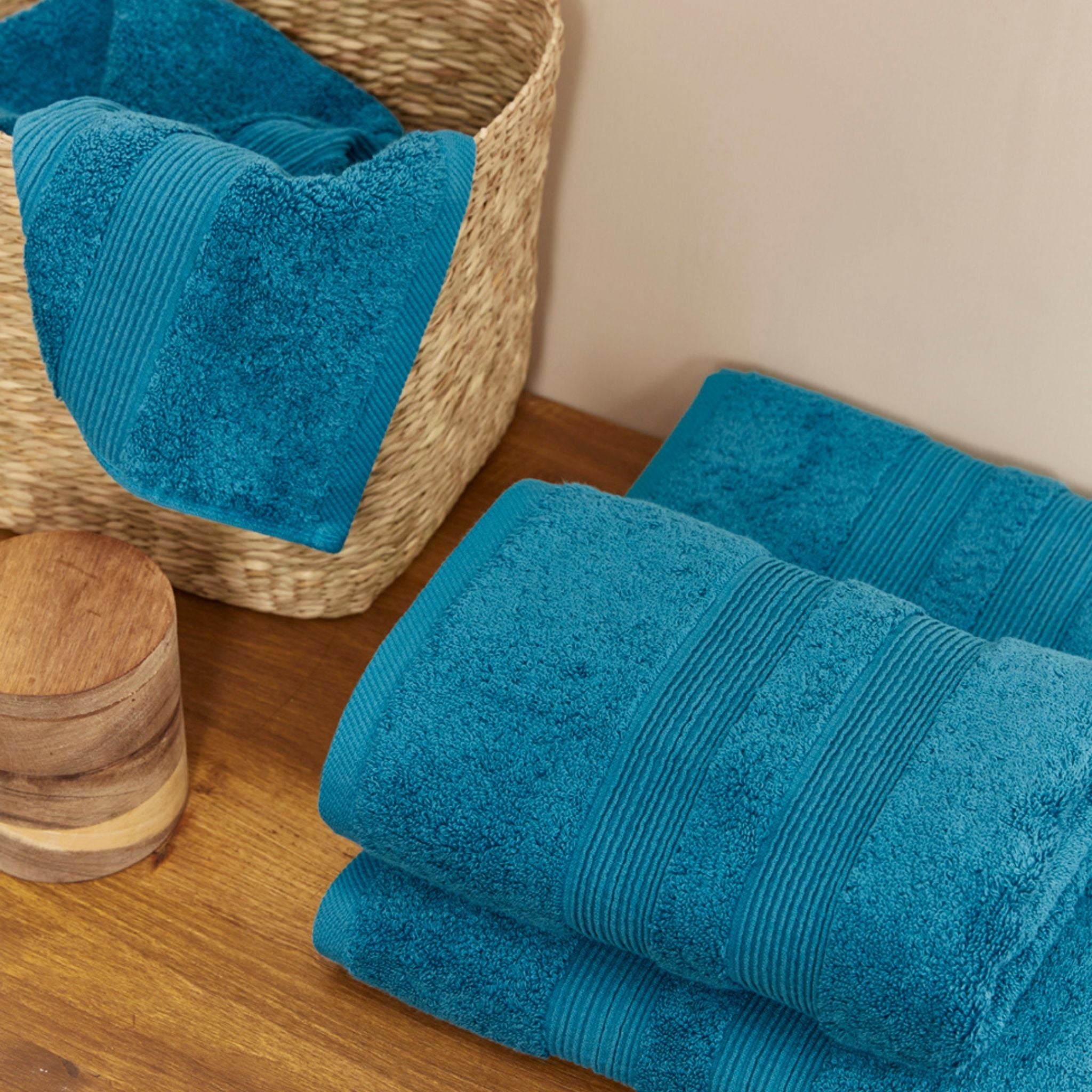torres-novas-bath-elegance-plain-bath-towel-petroleum-blue-lifestyle-2.jpg