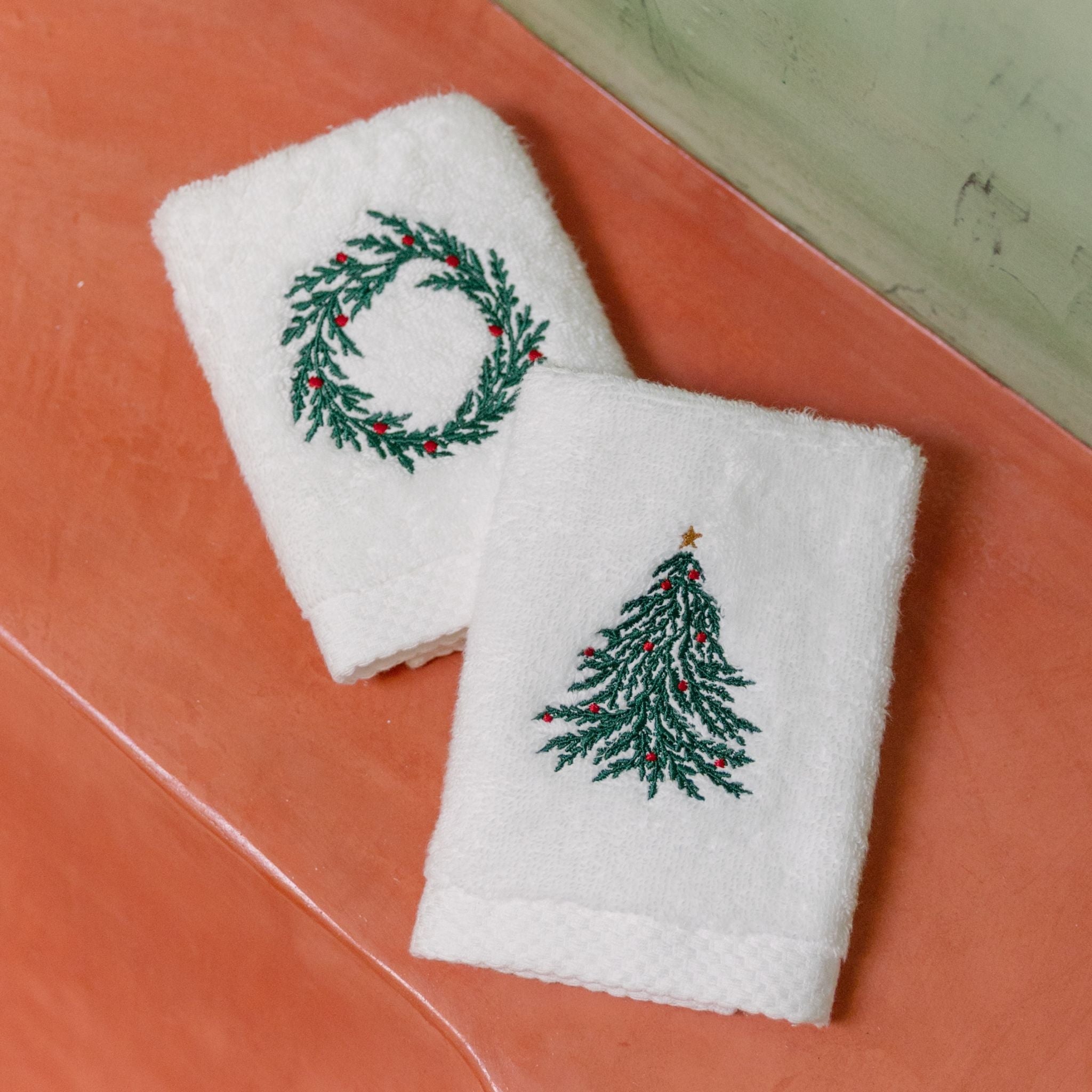 Face towel with christmas tree and wreath embroidery - Torres Novas