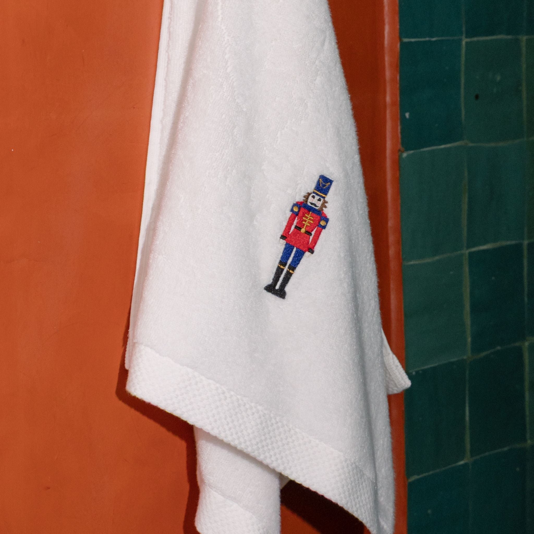 Face towel with nutcracker embroidery - Torres Novas