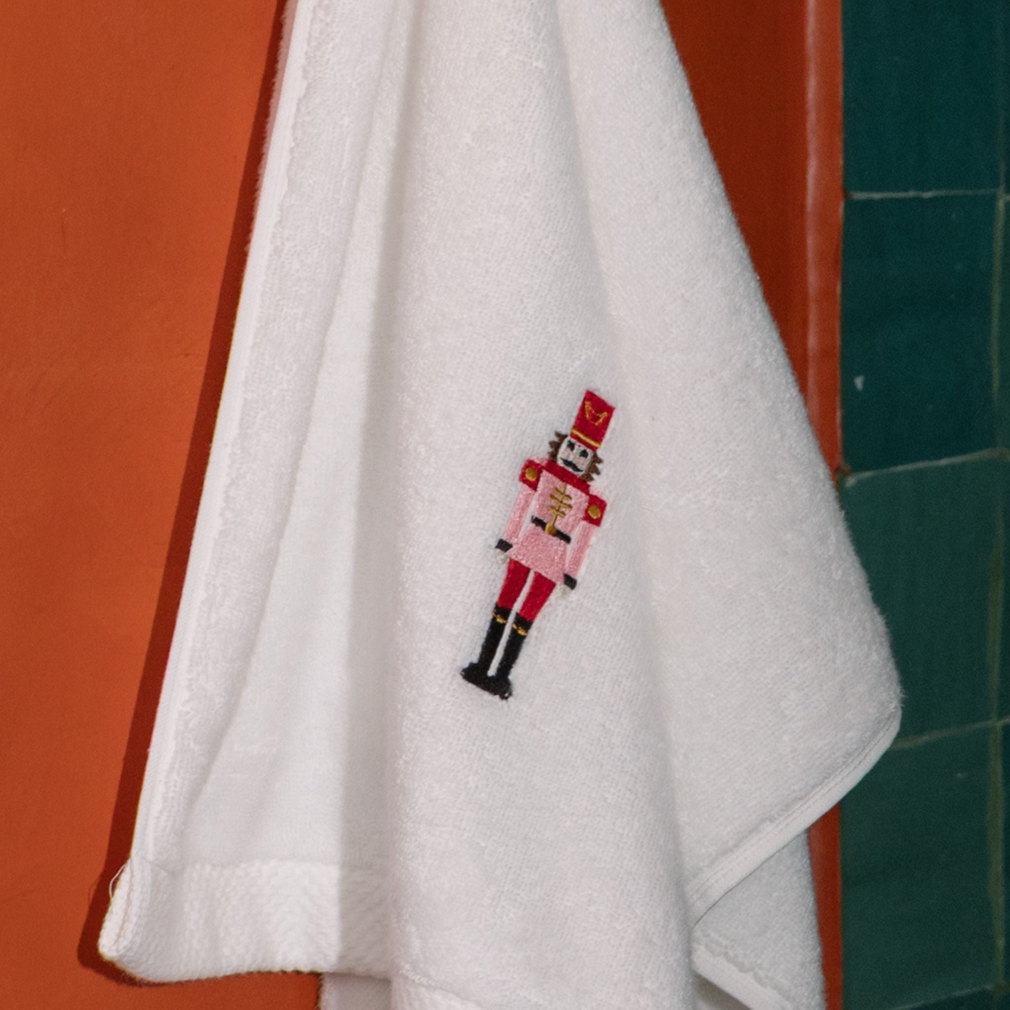 Face towel with nutcracker embroidery - Torres Novas