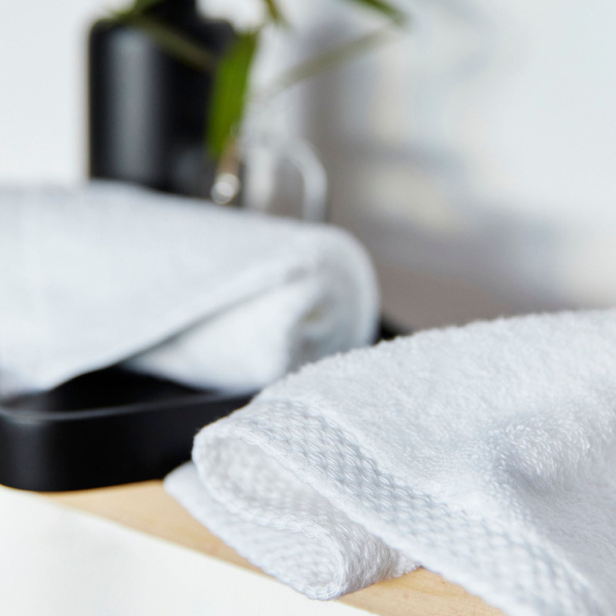 torres-novas-bath-luxus-plain-bath-towel-white-lifestyle-10_1f6f79ad-8559-46a2-aac5-14902a31b365.jpg