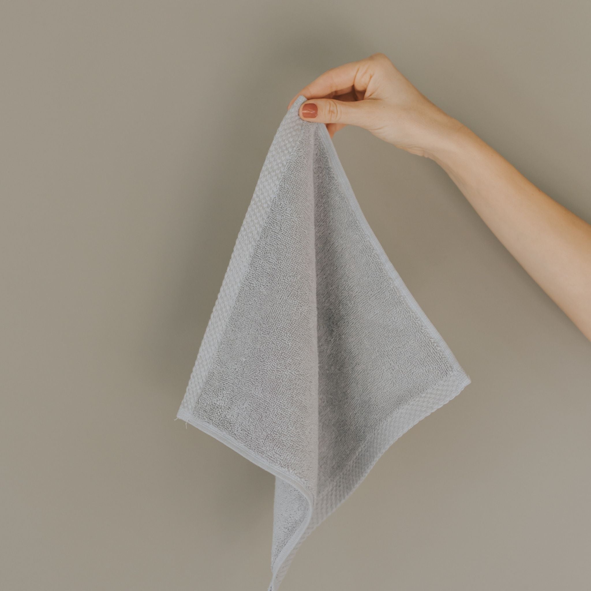 torres-novas-bath-luxus-plain-face-towel-silver-grey-lifestyle-1.jpg