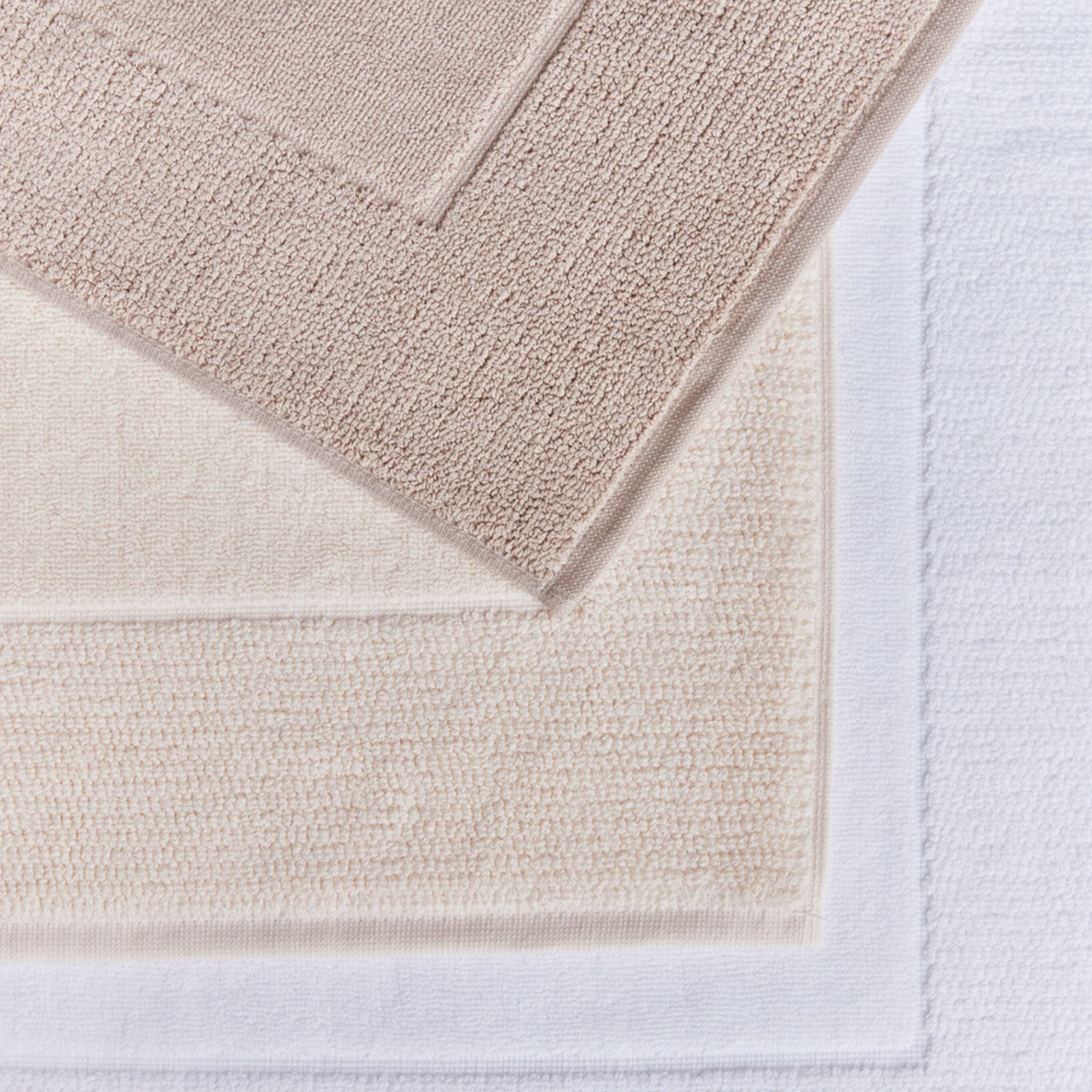torres-novas-bath-mats-plain-bath-mat-multiple-colours-lifestyle-1.jpg