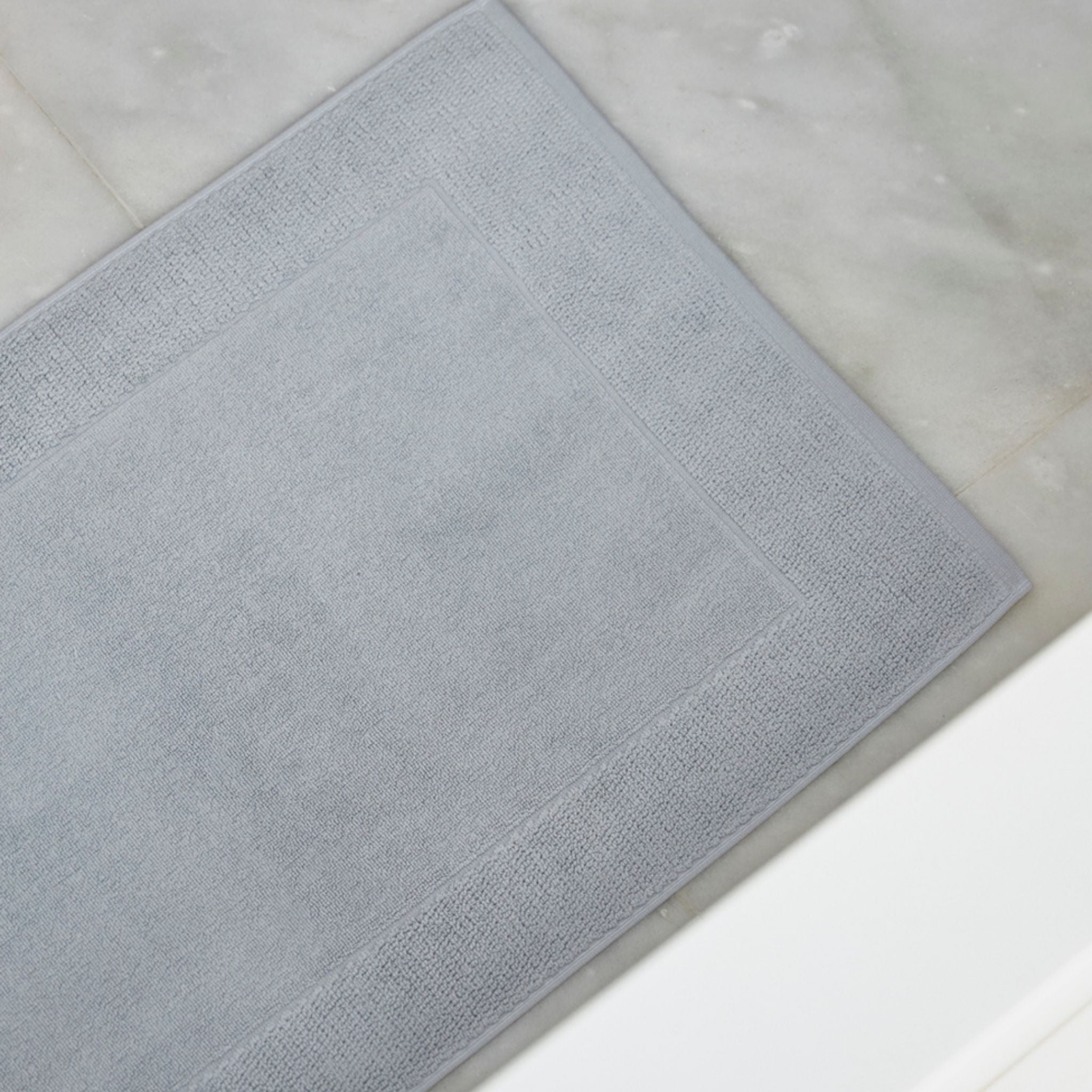 Silver grey bath mat