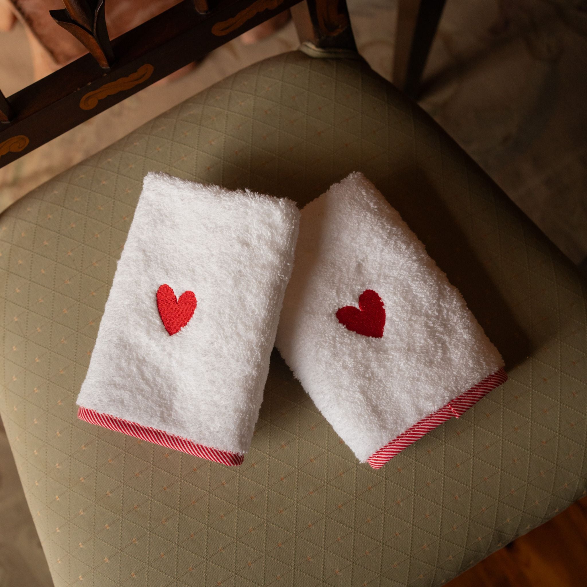torres-novas-bath-mira-heart-guest-towel-red-lifestyle-1.jpg