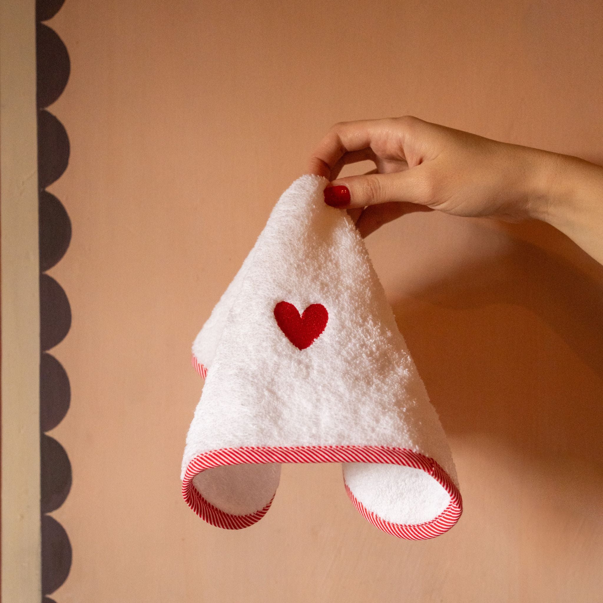 torres-novas-bath-mira-heart-guest-towel-red-lifestyle-2.jpg