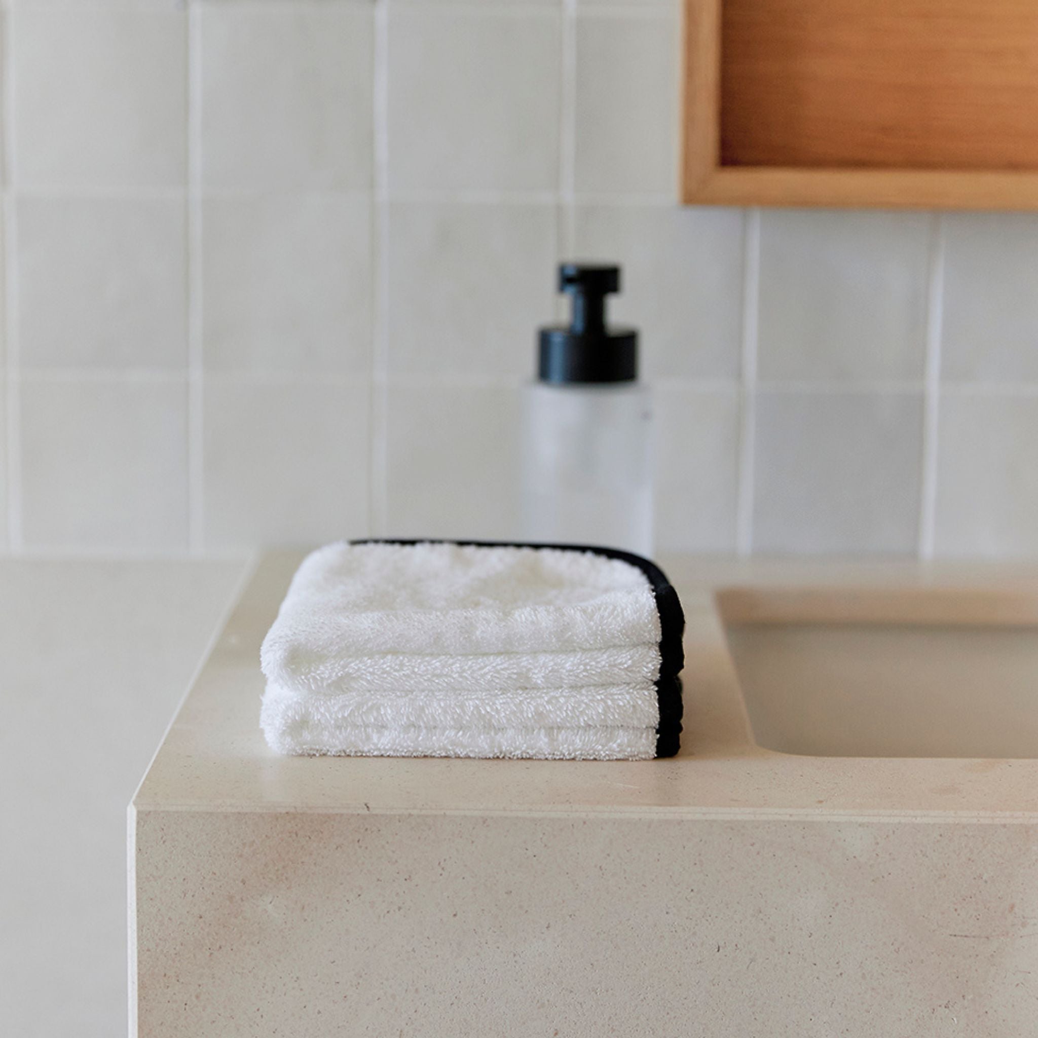 torres-novas-bath-mira-plain-face-towel-black-lifestyle-2.jpg