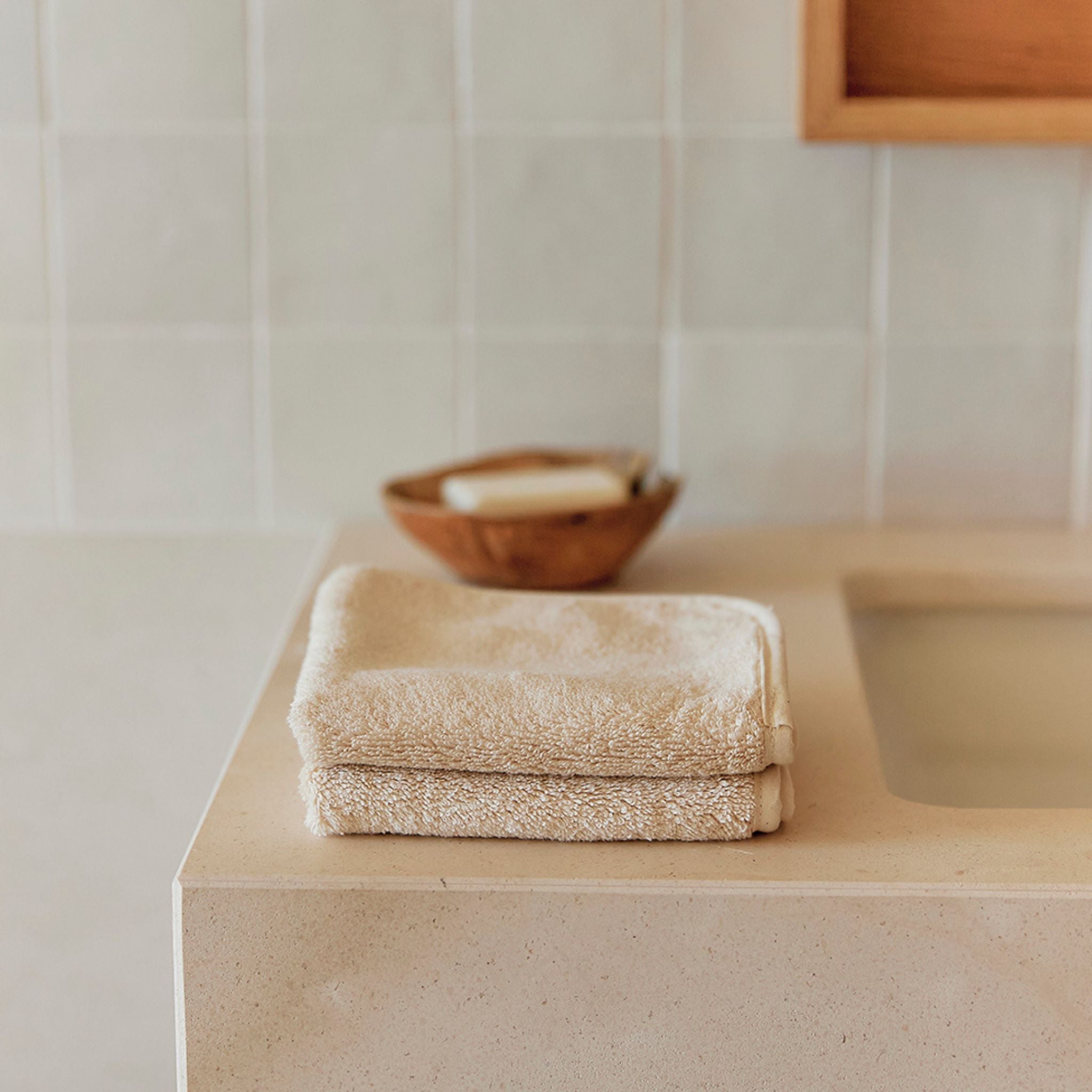 torres-novas-bath-mira-plain-face-towel-natural-lifestyle-1.jpg