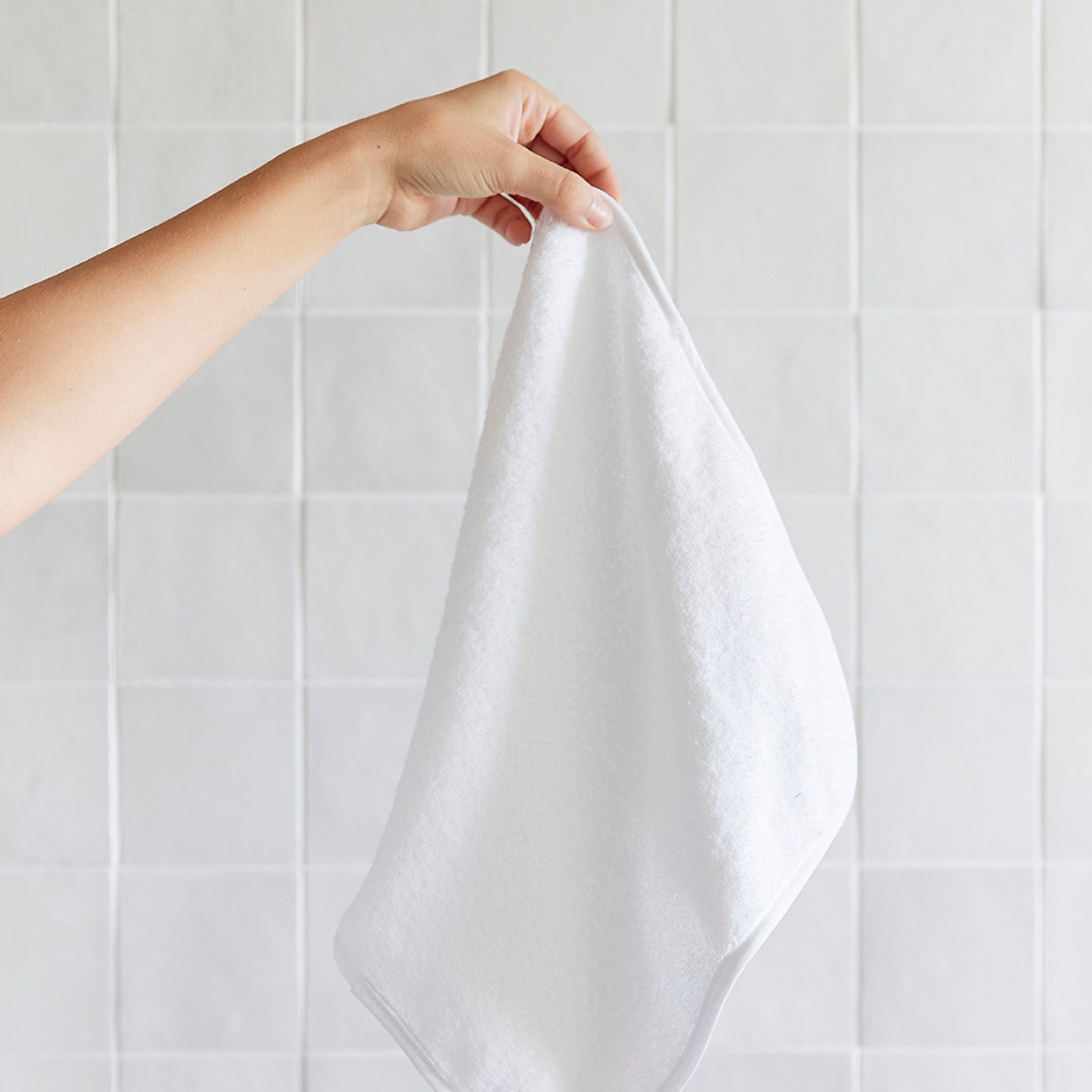 torres-novas-bath-mira-plain-face-towel-white-lifestyle-1.jpg