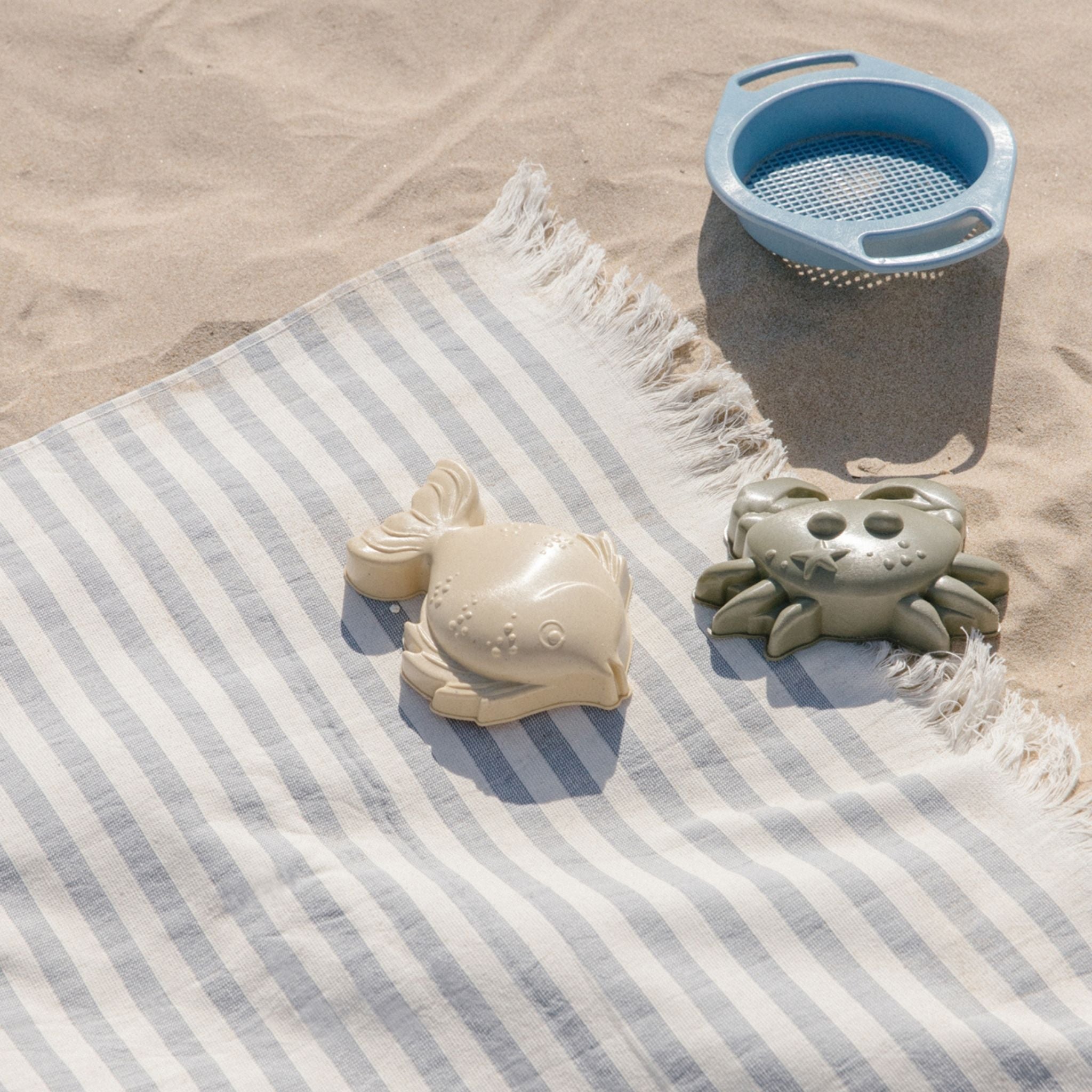 torres-novas-beach-barra-horizontal-stripes-towel-grey-lifestyle-1.jpg
