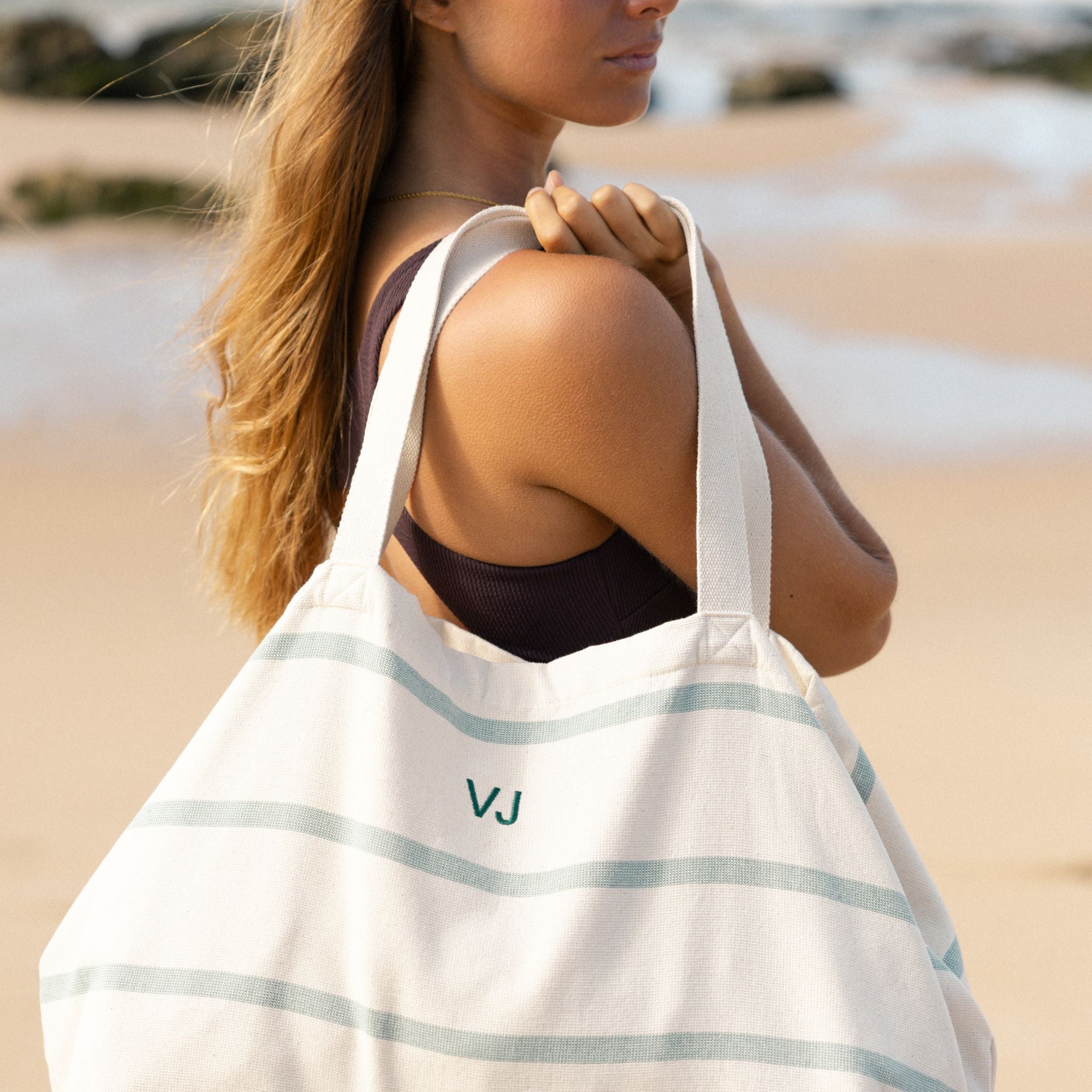 torres-novas-beach-boa-nova-horizontal-stripes-bag-green-lifestyle-4.jpg