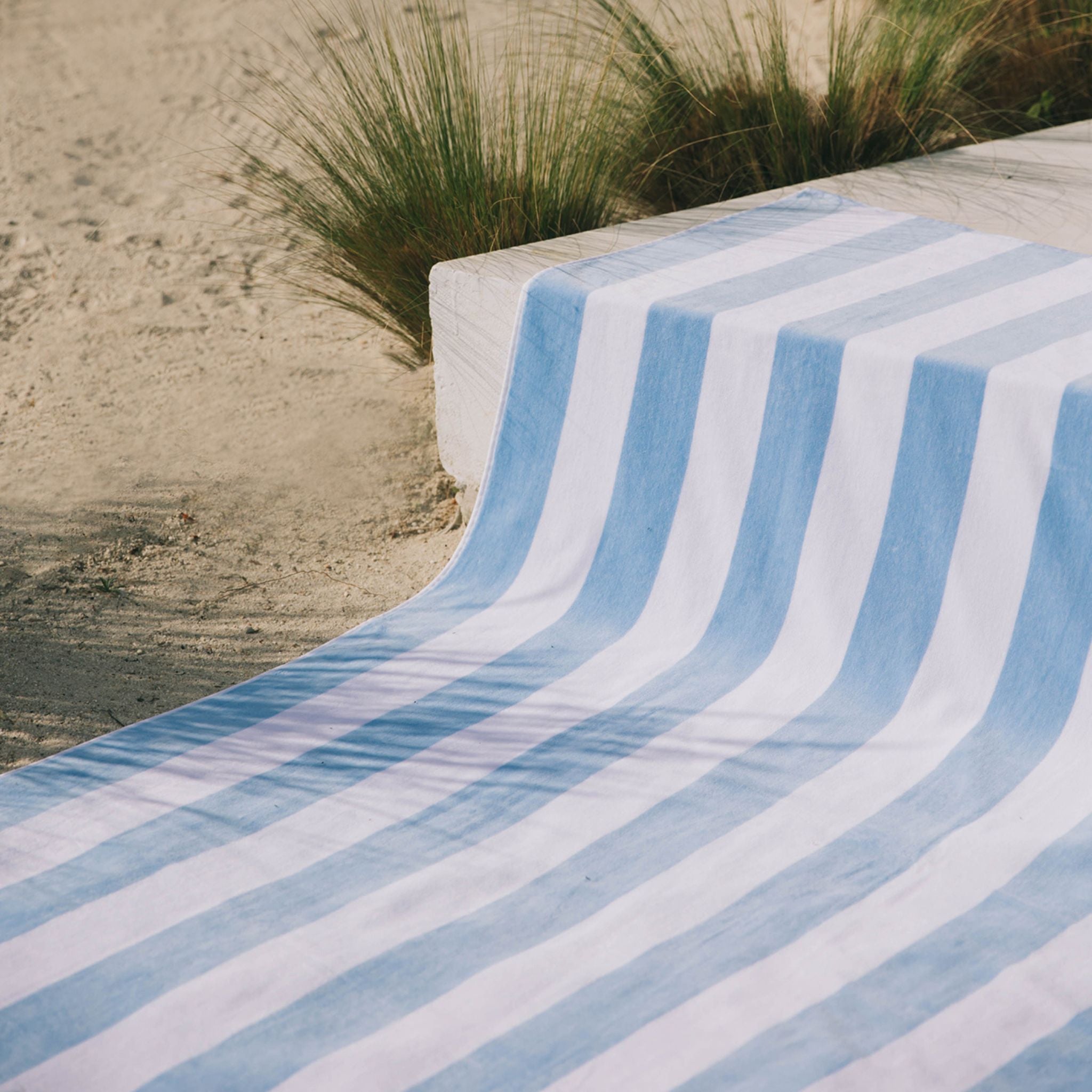 torres-novas-beach-gibalta-vertical-stripes-towel-blue-sky-lifestyle-1.jpg