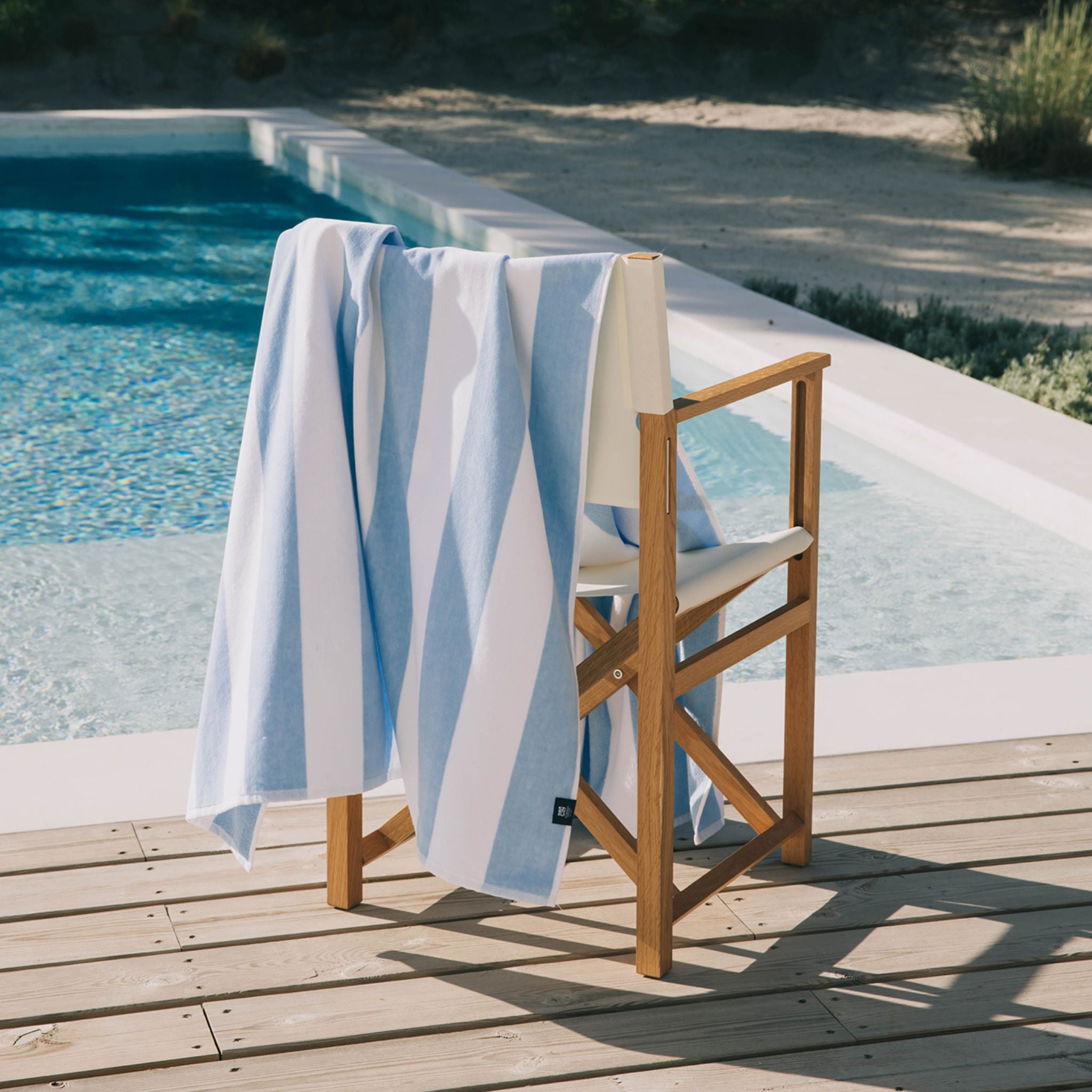 torres-novas-beach-gibalta-vertical-stripes-towel-blue-sky-lifestyle-2.jpg