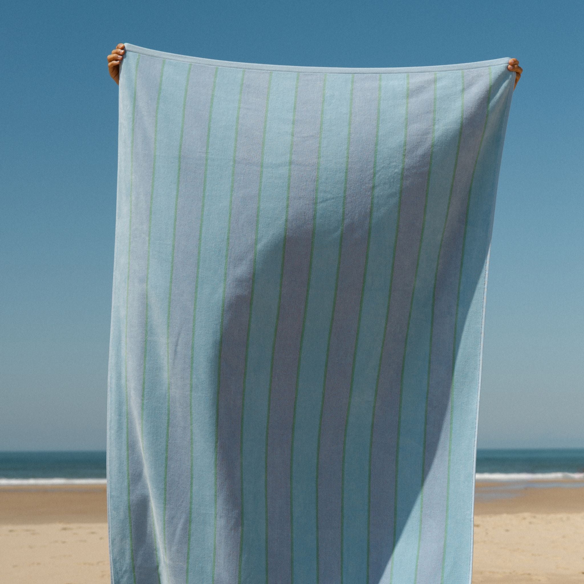 torres-novas-beach-pena-vertical-stripes-towel-green-lifestyle-9.jpg