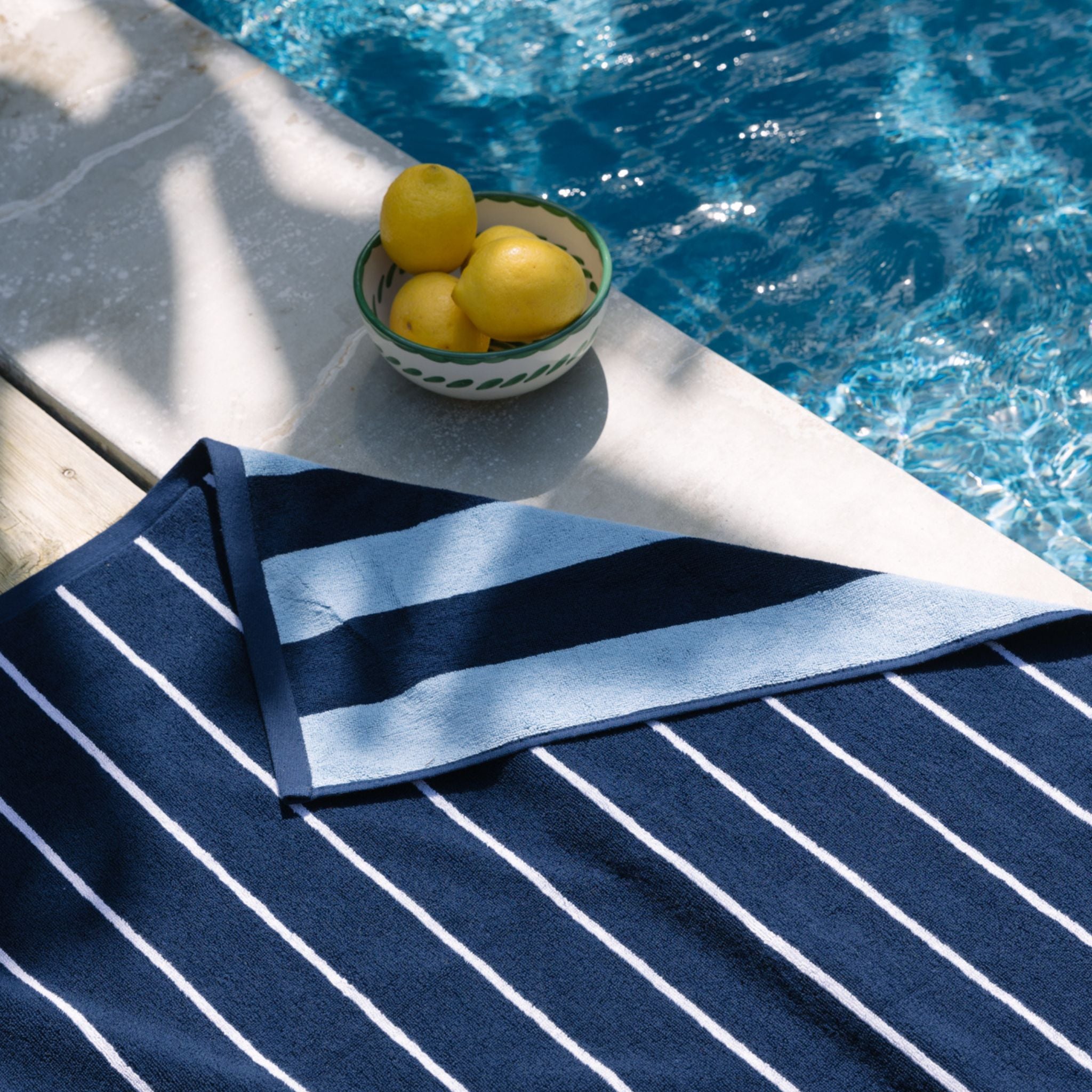 torres-novas-beach-pena-vertical-stripes-towel-navy-blue-lifestyle-1.jpg