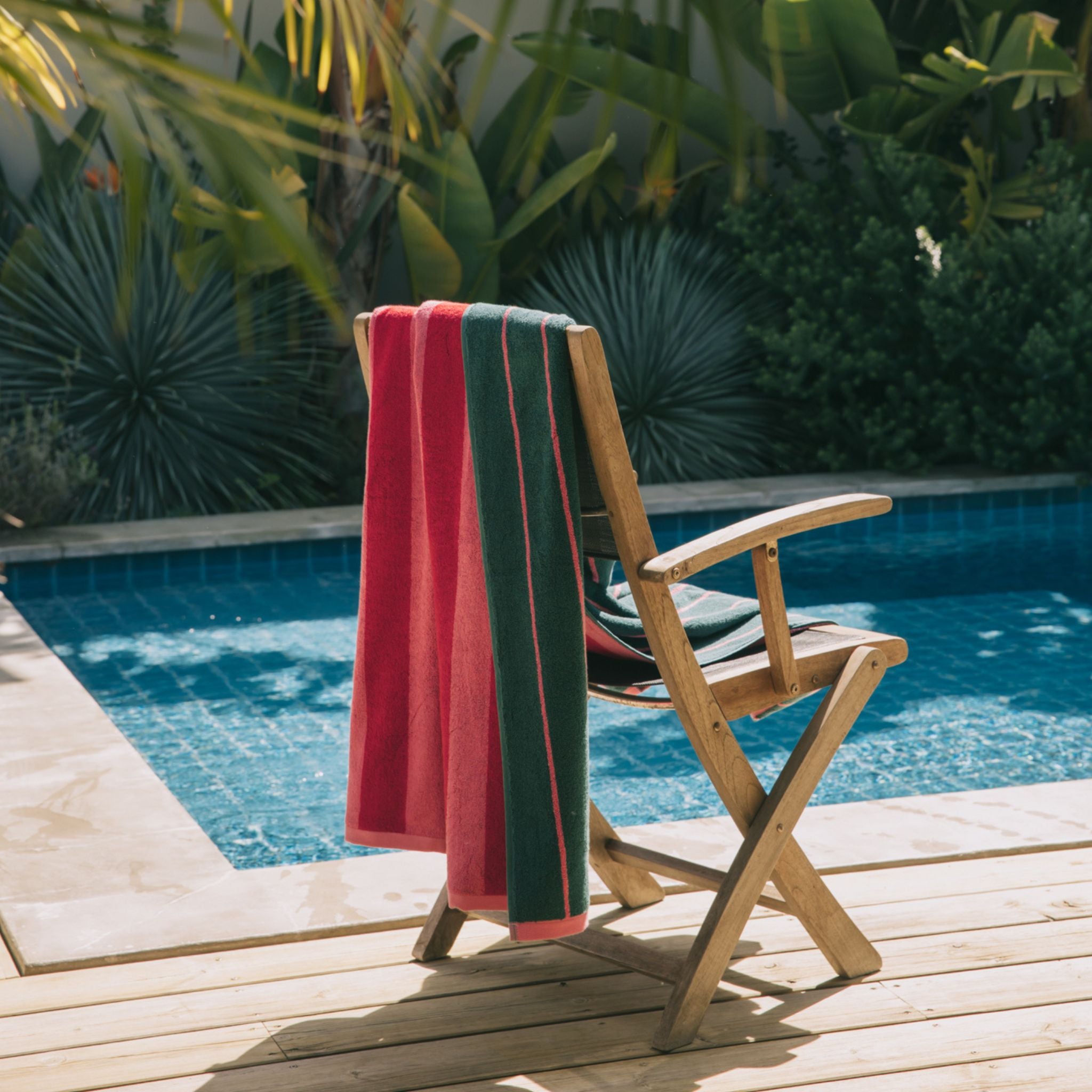 torres-novas-beach-pena-vertical-stripes-towel-pink-lifestyle-3.jpg