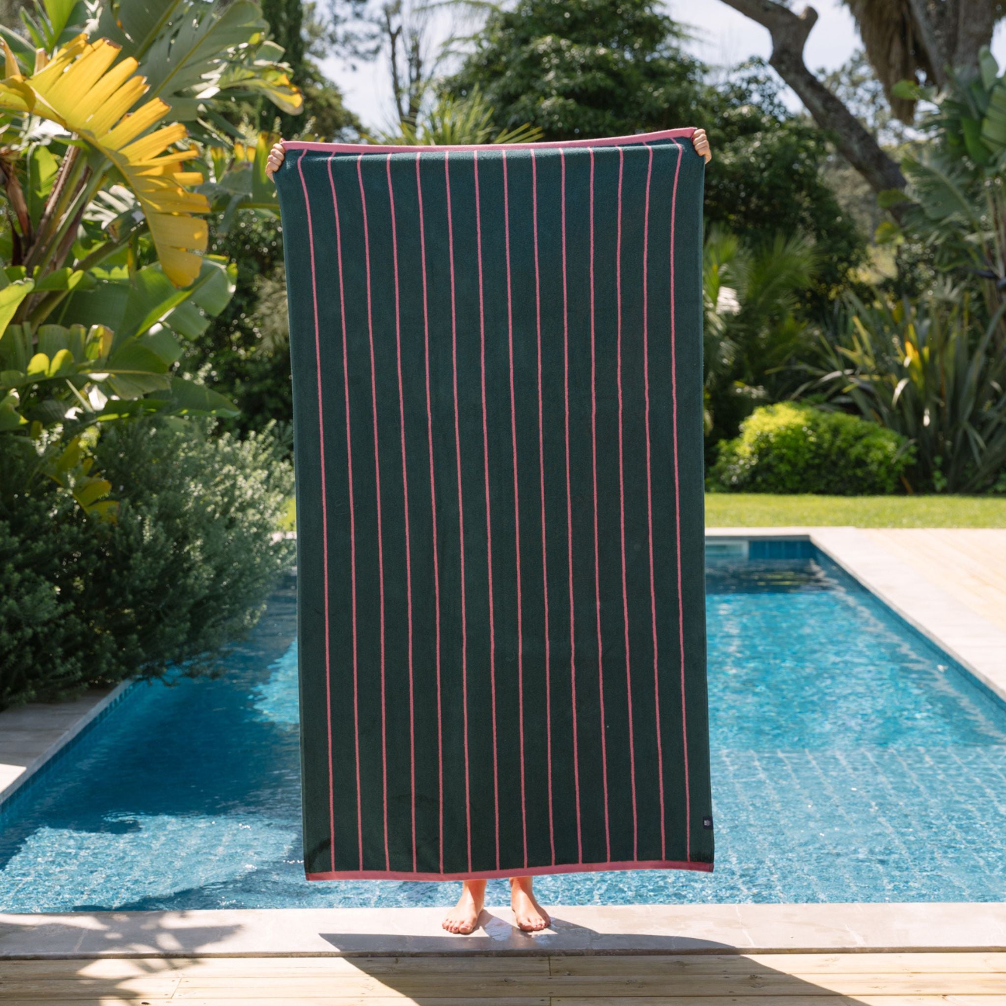torres-novas-beach-pena-vertical-stripes-towel-pink-lifestyle-4.jpg