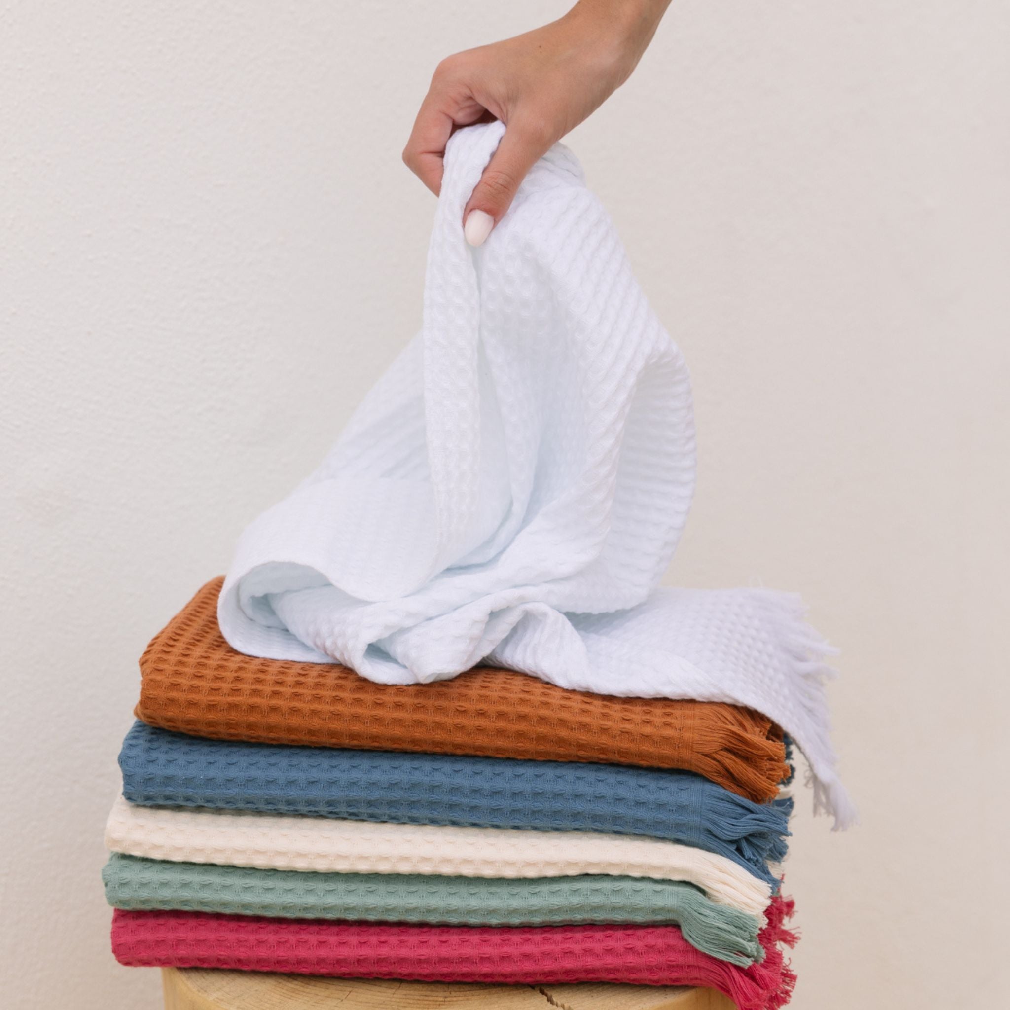 torres-novas-beach-santana-waffle-towel-multiple-colours-lifestyle-2_f1d83fb8-796c-4ea7-bee3-7086be58d643.jpg