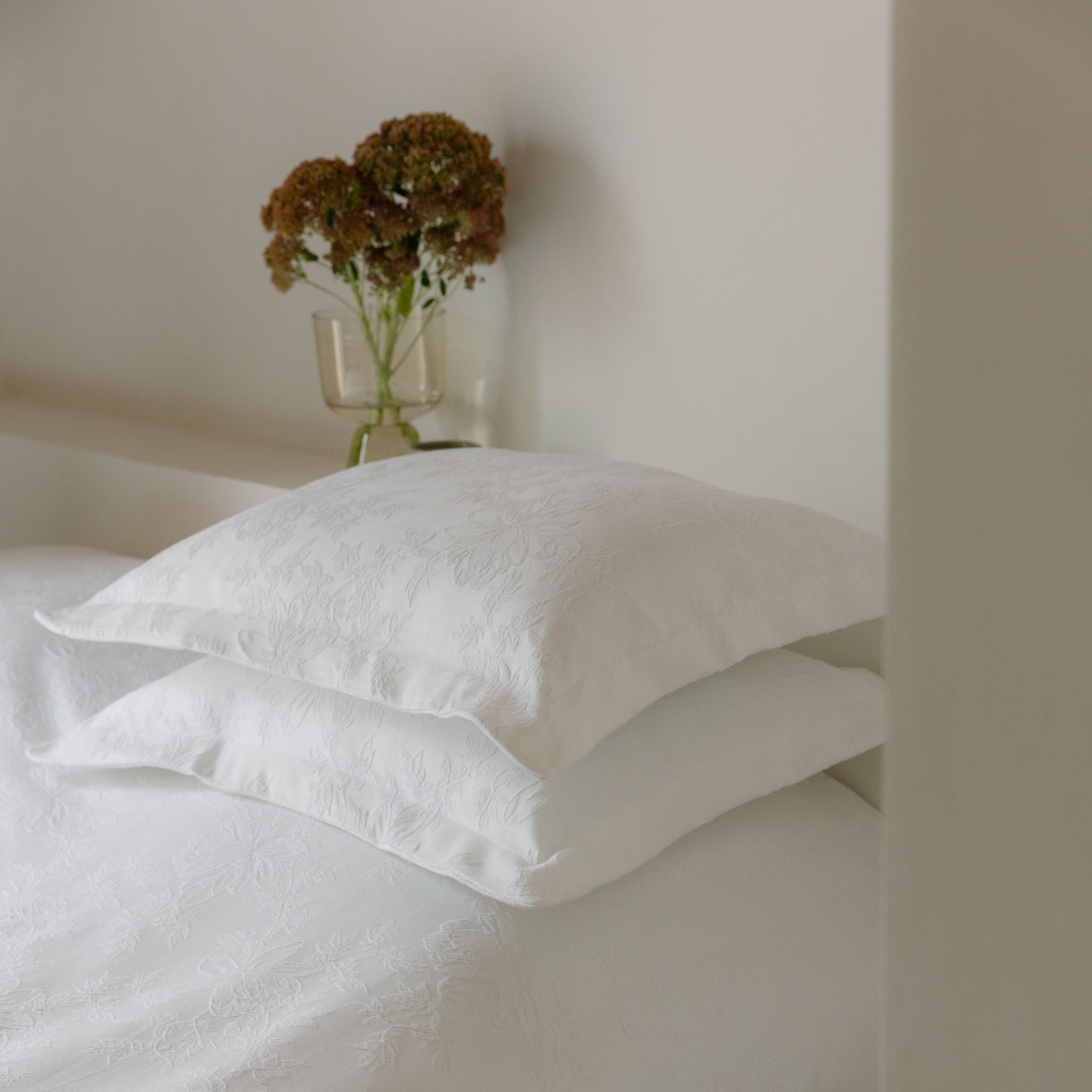 torres-novas-bed-belmonte-jacquard-cushion-covers-white-lifestyle-3.jpg