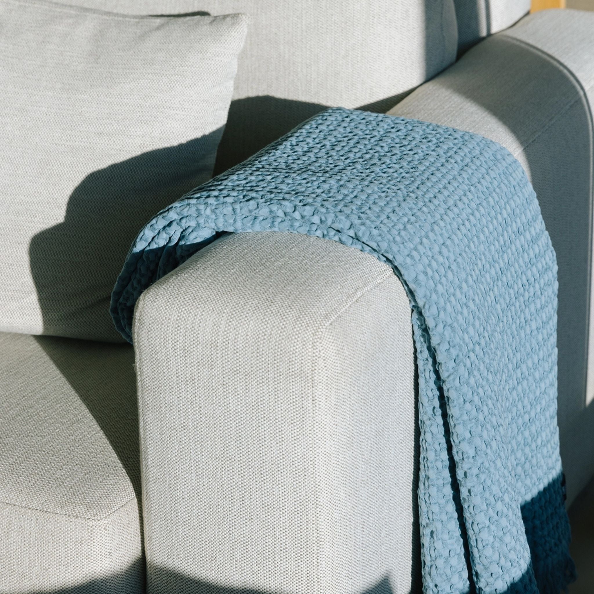 torres-novas-bed-santa-luzia-waffle-bedspreads-blue-lifestyle-11.jpg