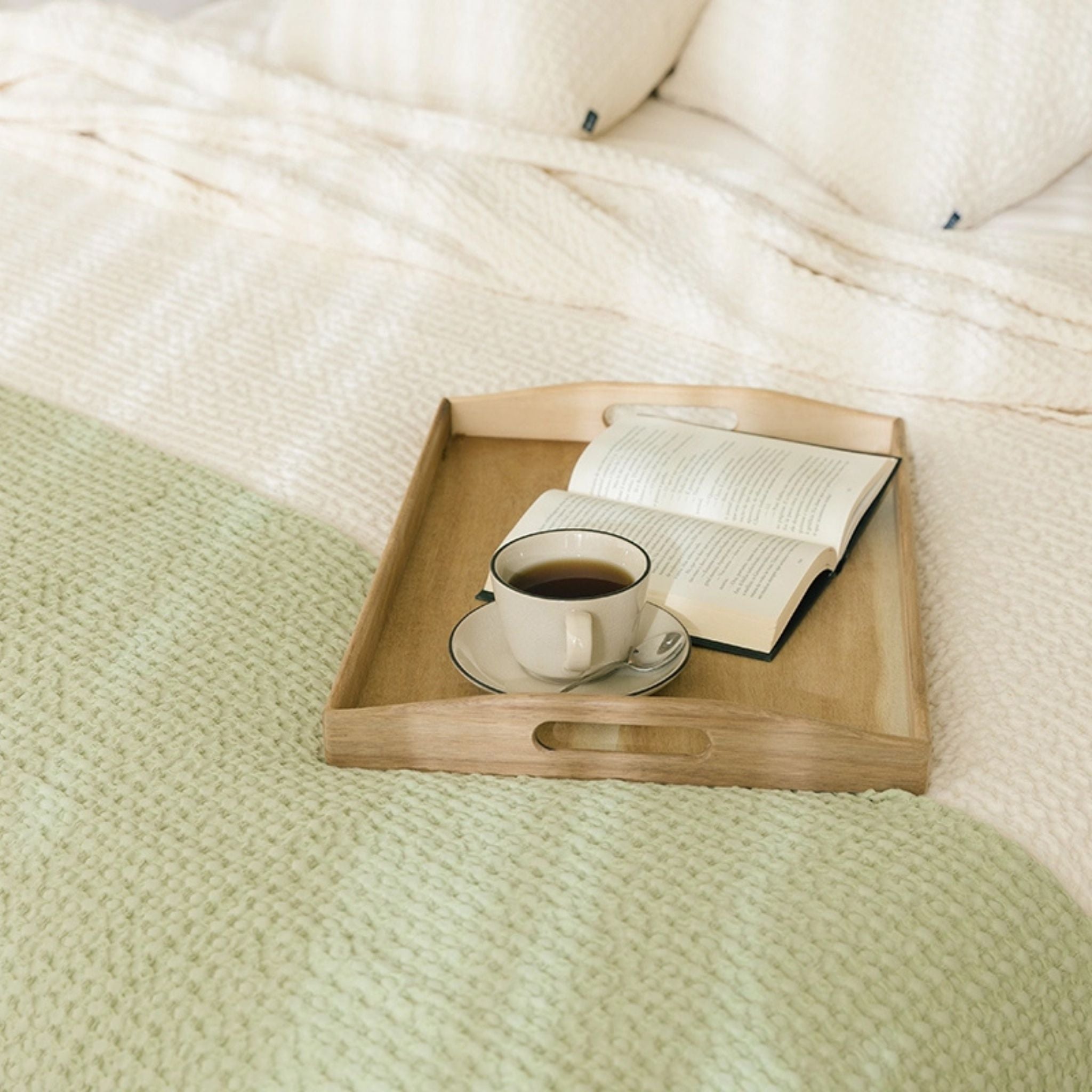 torres-novas-bed-santa-luzia-waffle-bedspreads-khaki-green-lifestyle-3.jpg