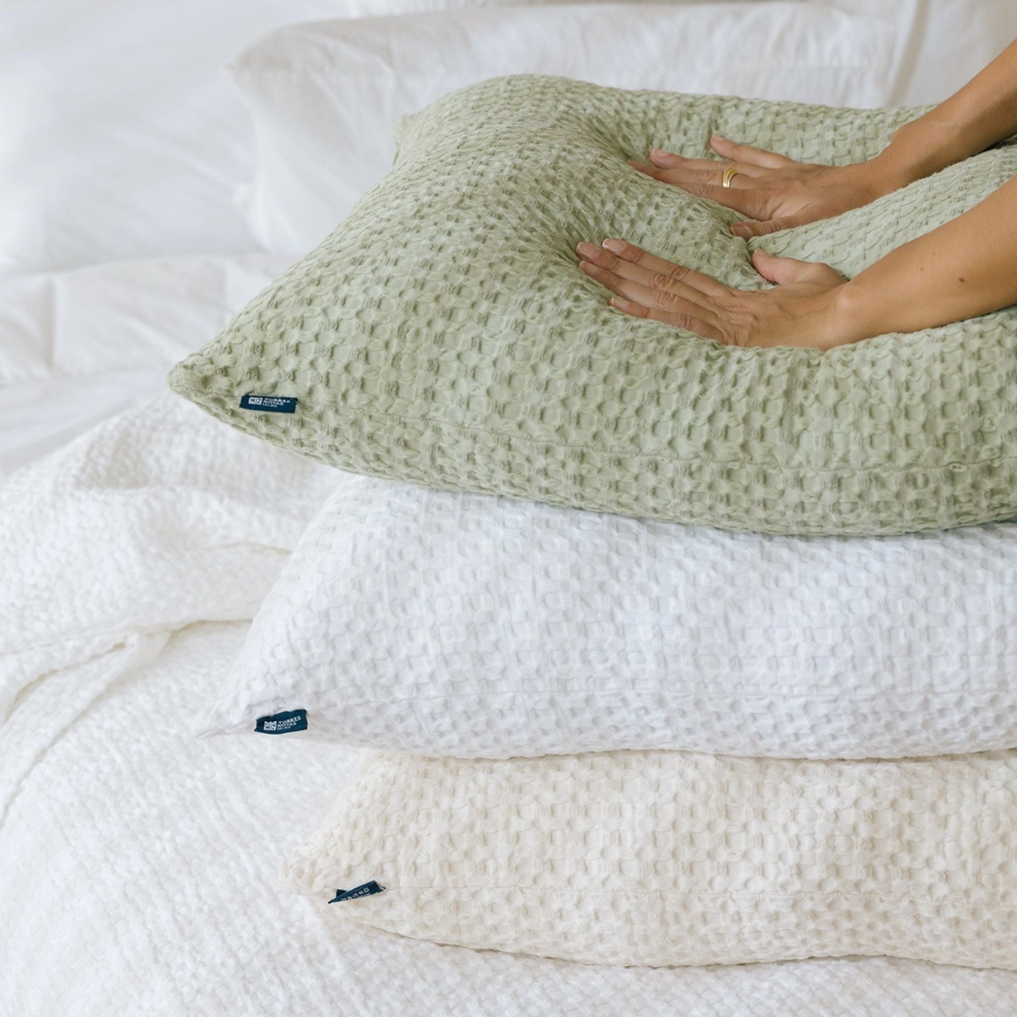 torres-novas-bed-santa-luzia-waffle-bedspreads-multiple-colours-lifestyle-3_36dee7a9-27fd-4f87-8c84-177d5912fafd.jpg