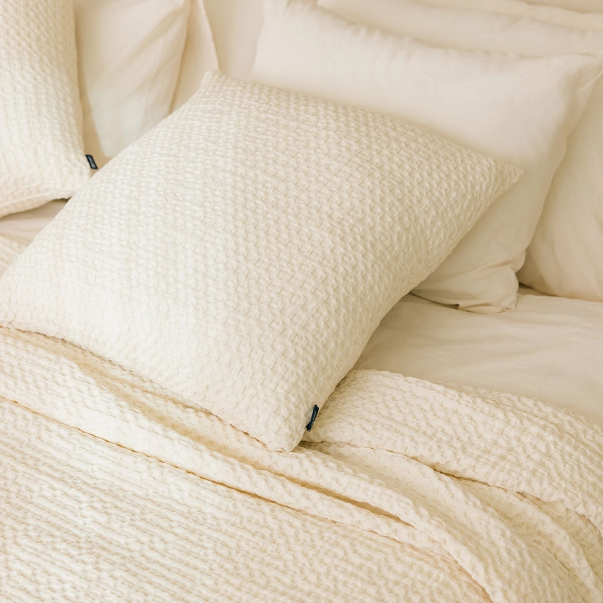 torres-novas-bed-santa-luzia-waffle-bedspreads-natural-lifestyle-2.jpg