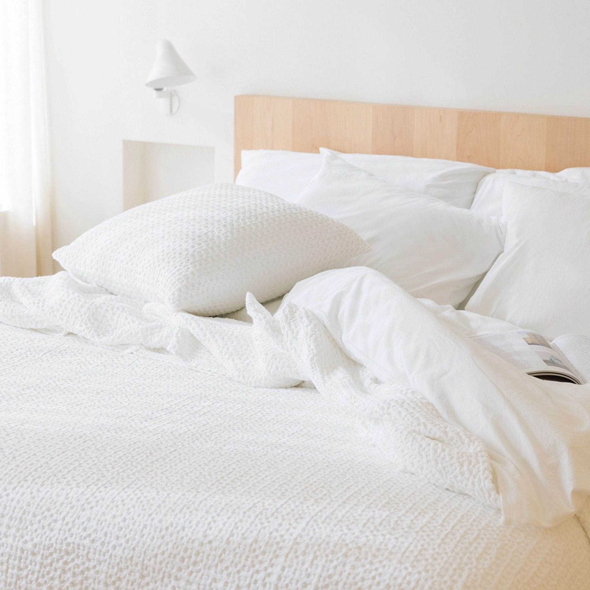 torres-novas-bed-santa-luzia-waffle-bedspreads-white-lifestyle-3.jpg