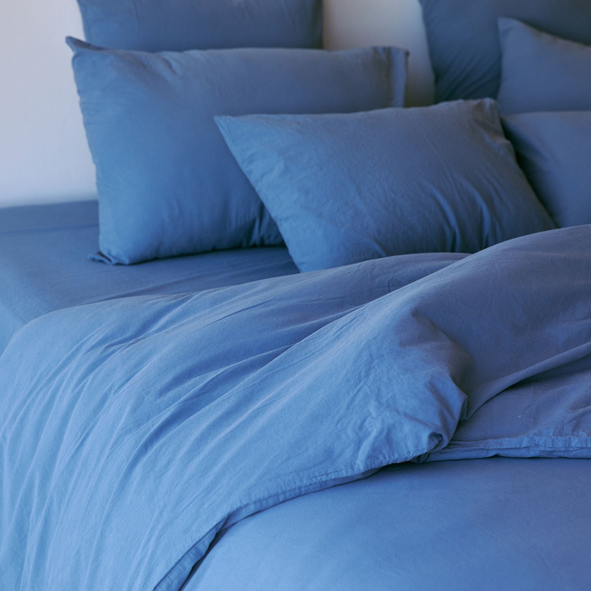 torres-novas-bed-tavira-washed-cotton-bed-linen-blue-lifestyle-3.jpg