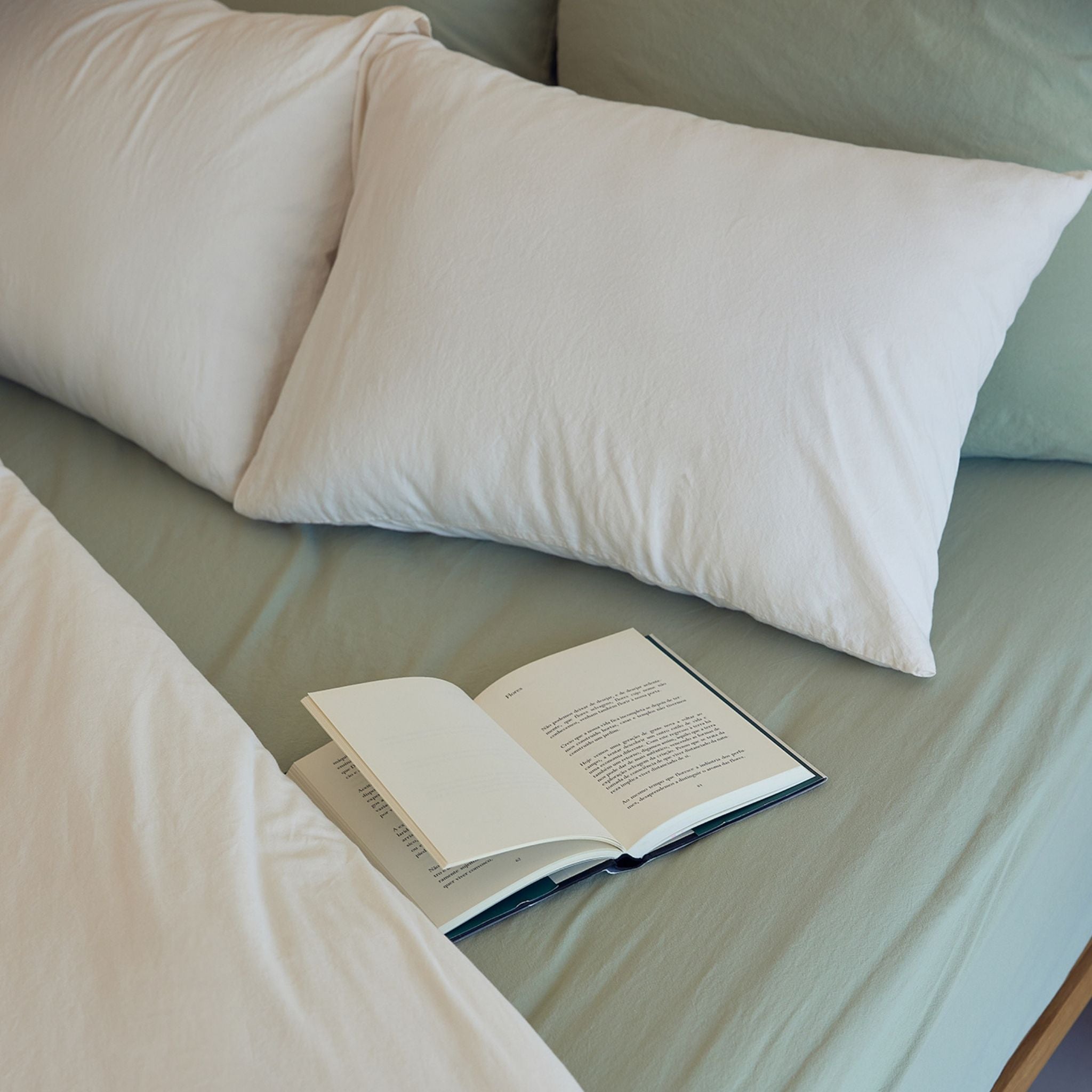 torres-novas-bed-tavira-washed-cotton-bed-linen-khaki-green-lifestyle-6.jpg