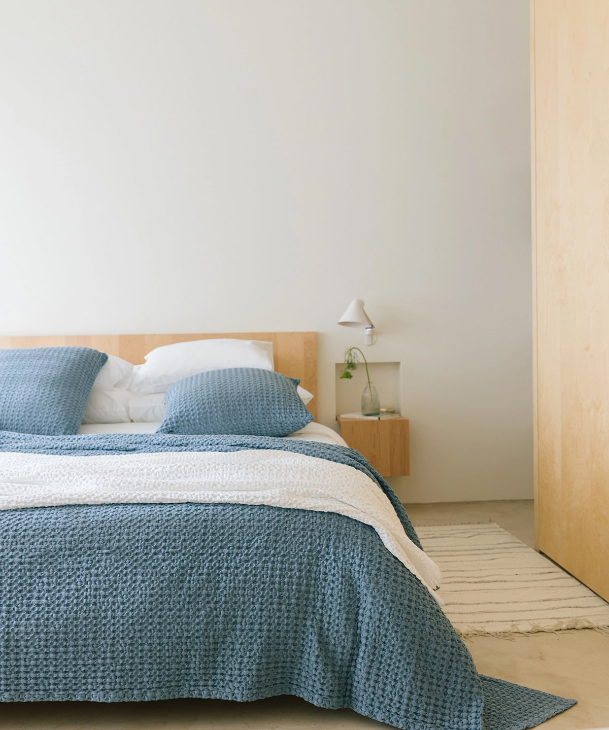 torres-novas-bedding-waffle-product-silver-grey-blue-1-webp.jpg