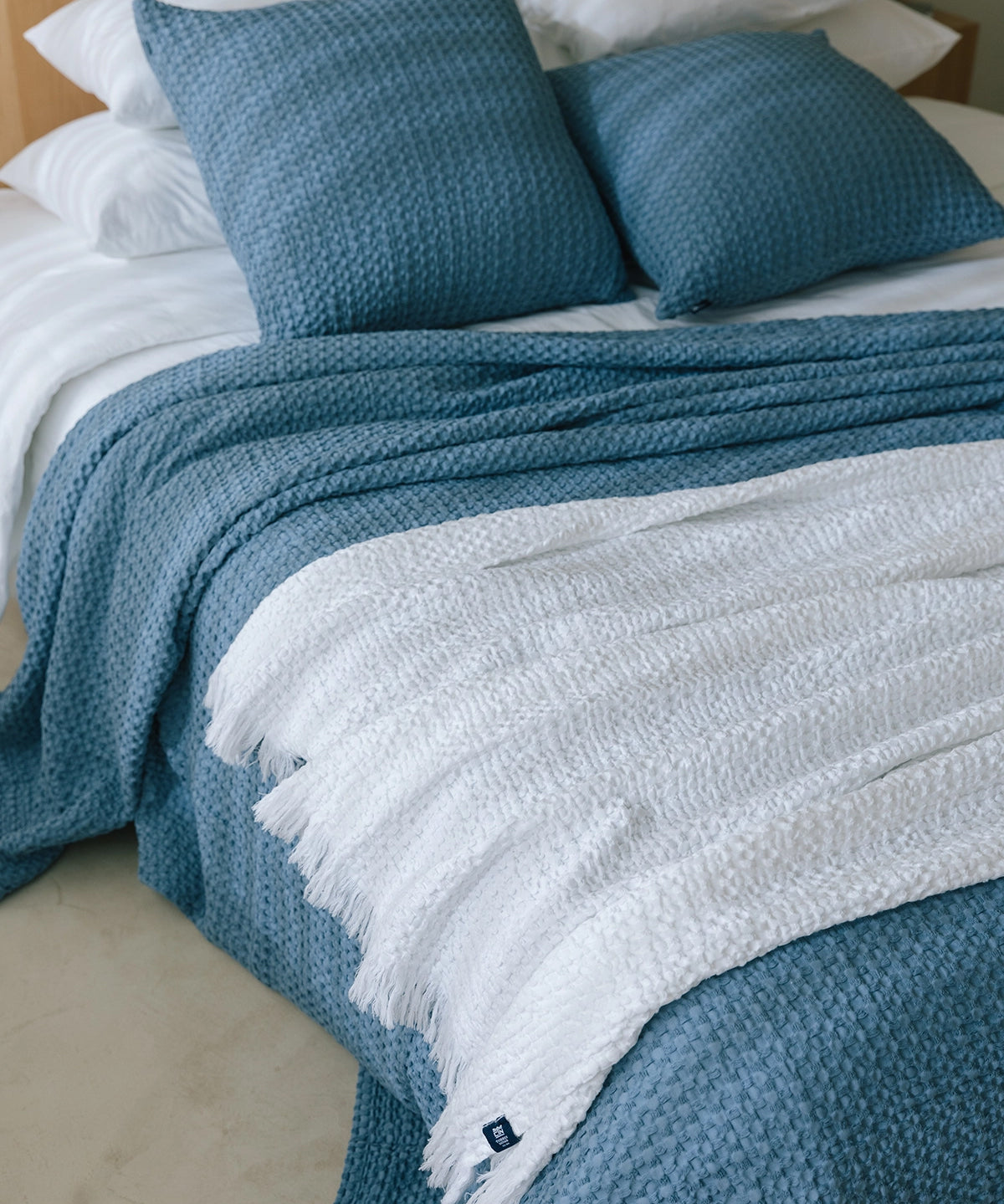 torres-novas-bedding-waffle-product-silver-grey-blue-2-webp.jpg