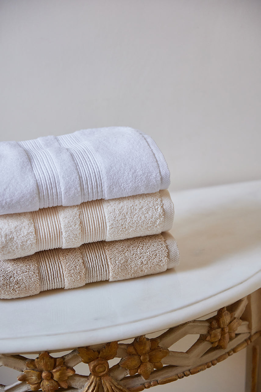 torres-novas-elegance-bath-towels-product-white-natural-beige-3.jpg