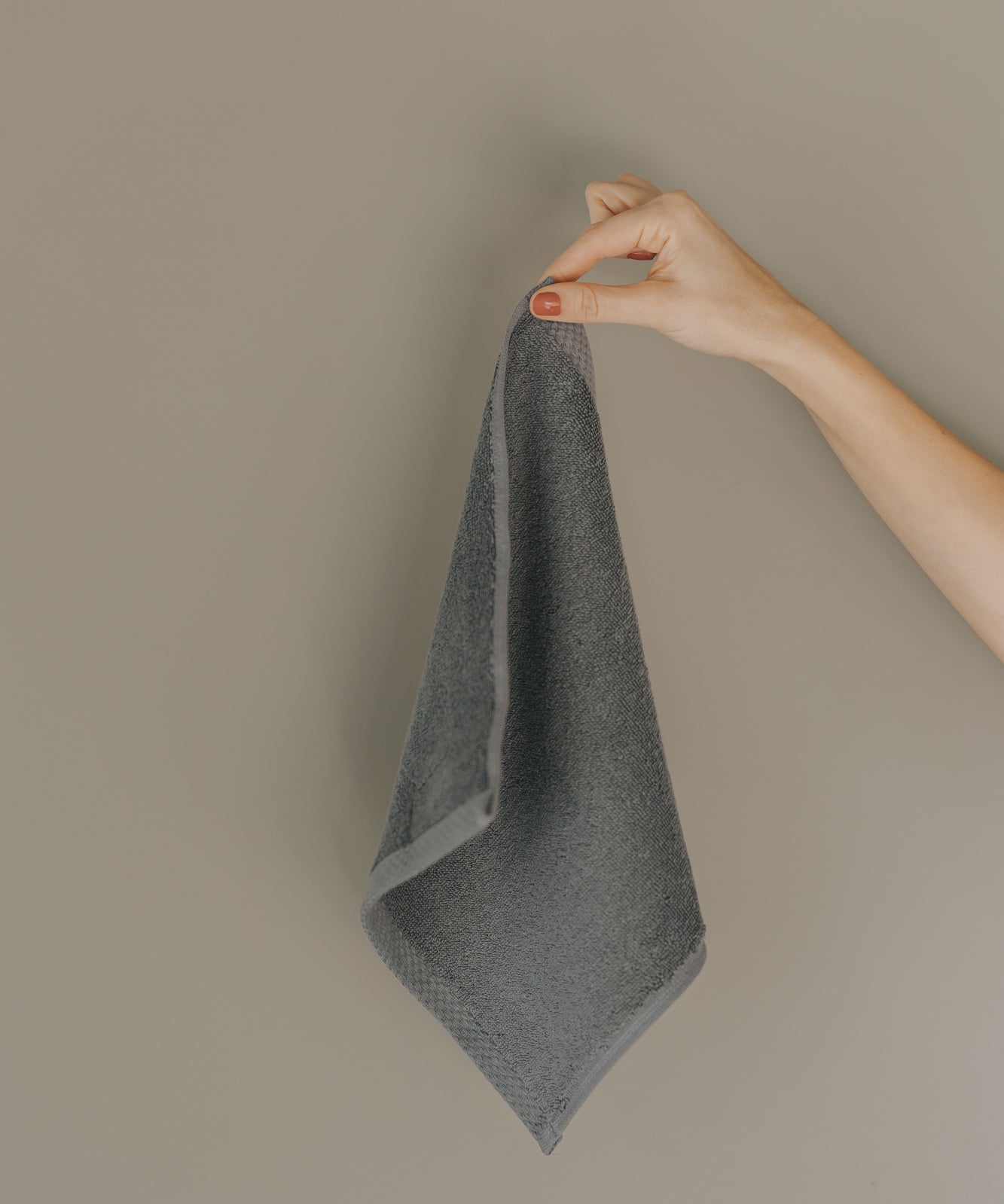 torres-novas-luxus-face-towel-product-grey-2.jpg
