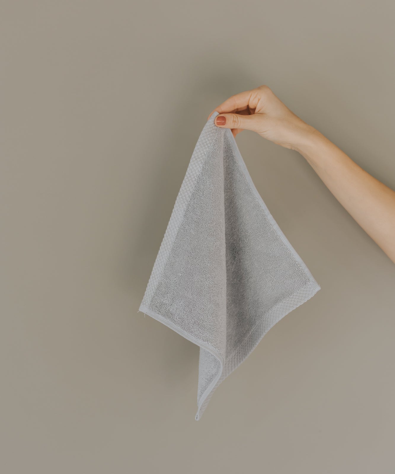 torres-novas-luxus-face-towel-product-silver-grey-2.jpg