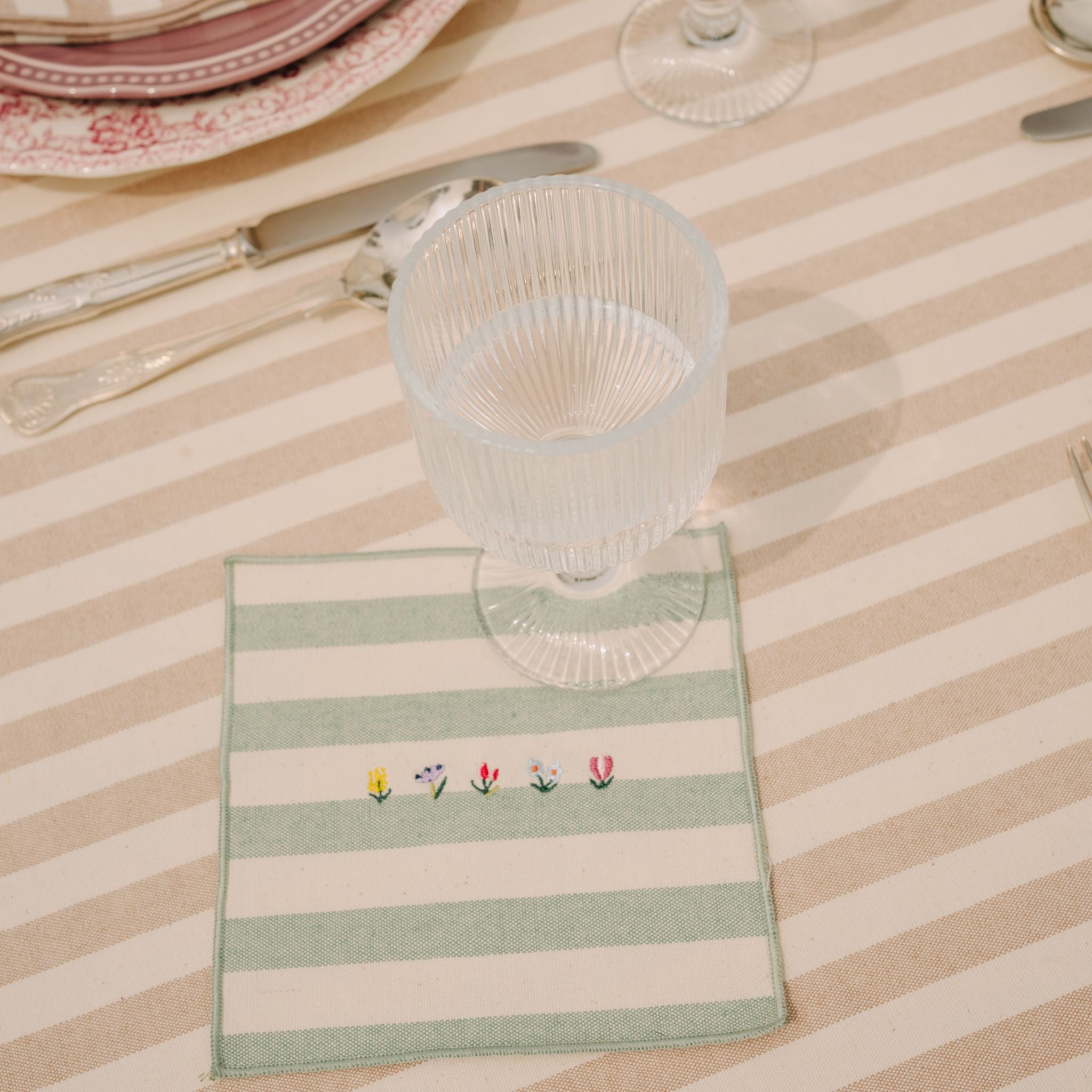 Barra napkin with flower embroidery