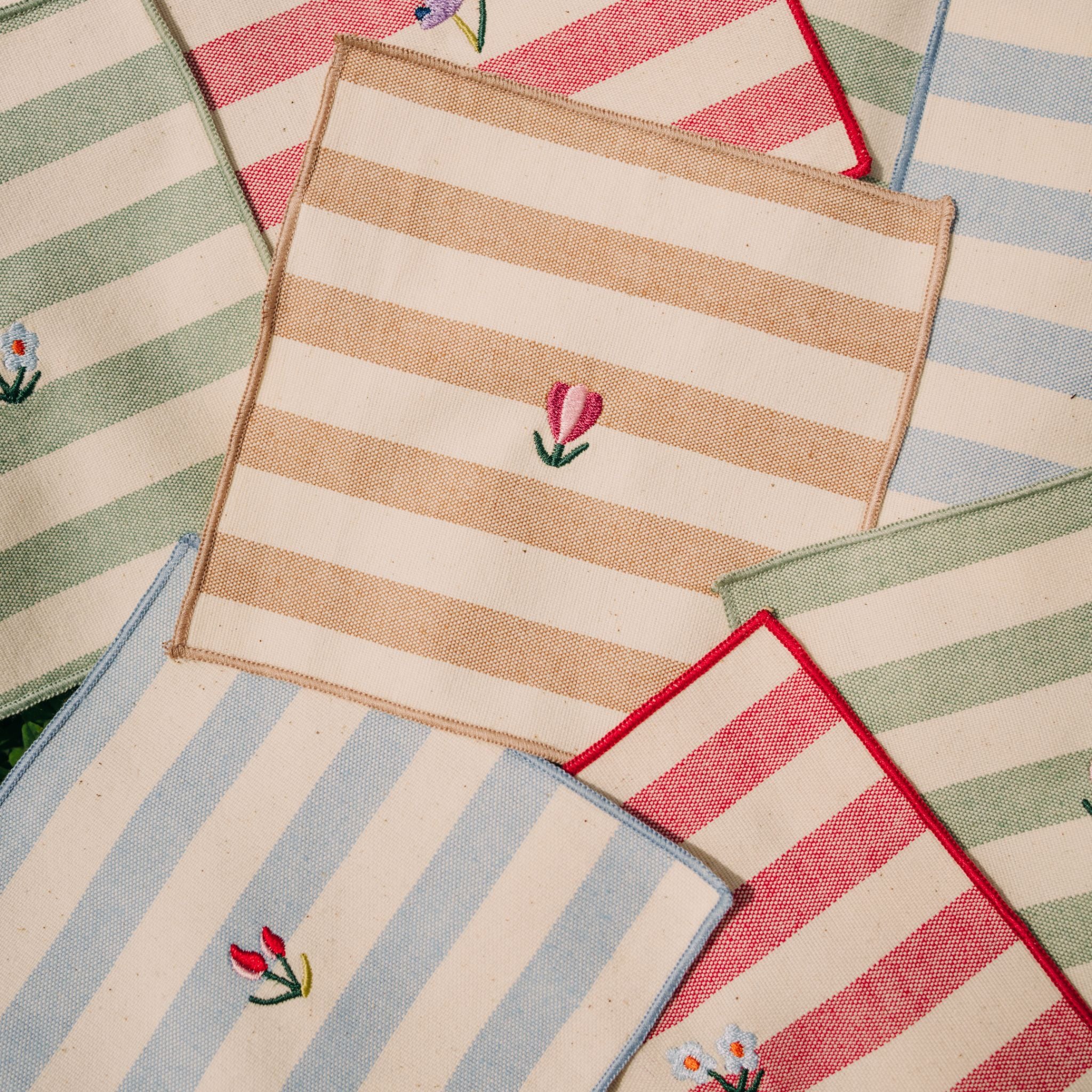 Barra napkin with flower embroidery